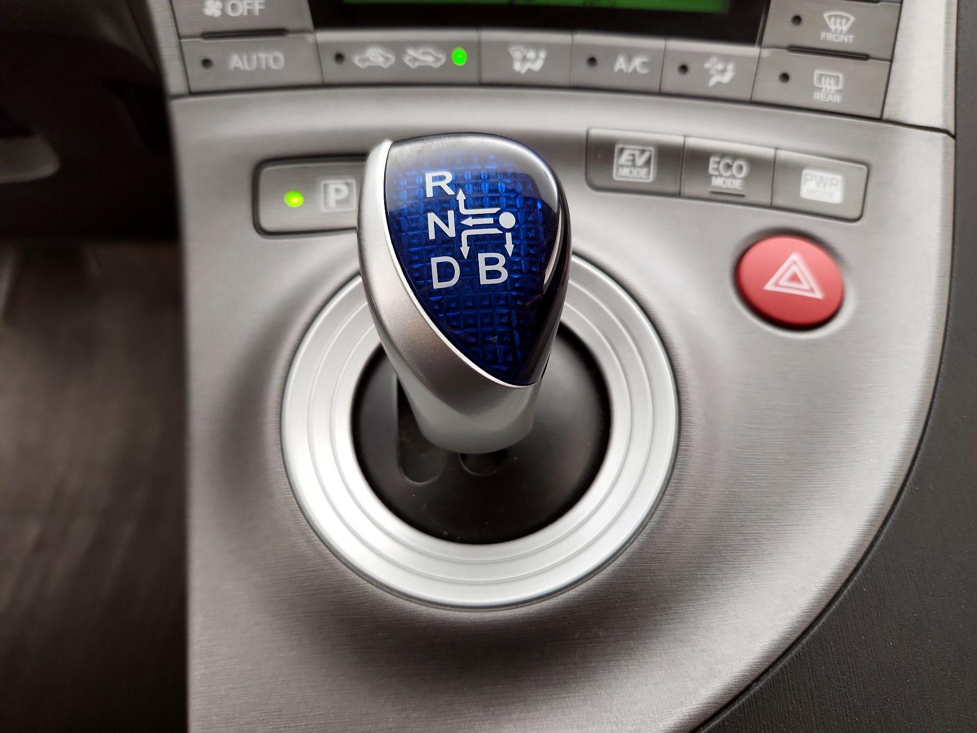 Thumbnail: 2015 Toyota Prius - 17