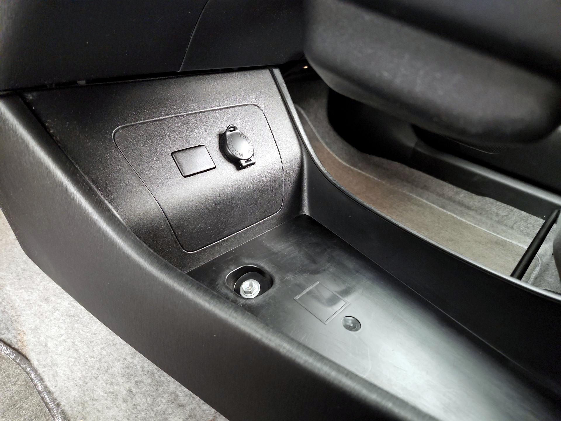 Thumbnail: 2015 Toyota Prius - 18