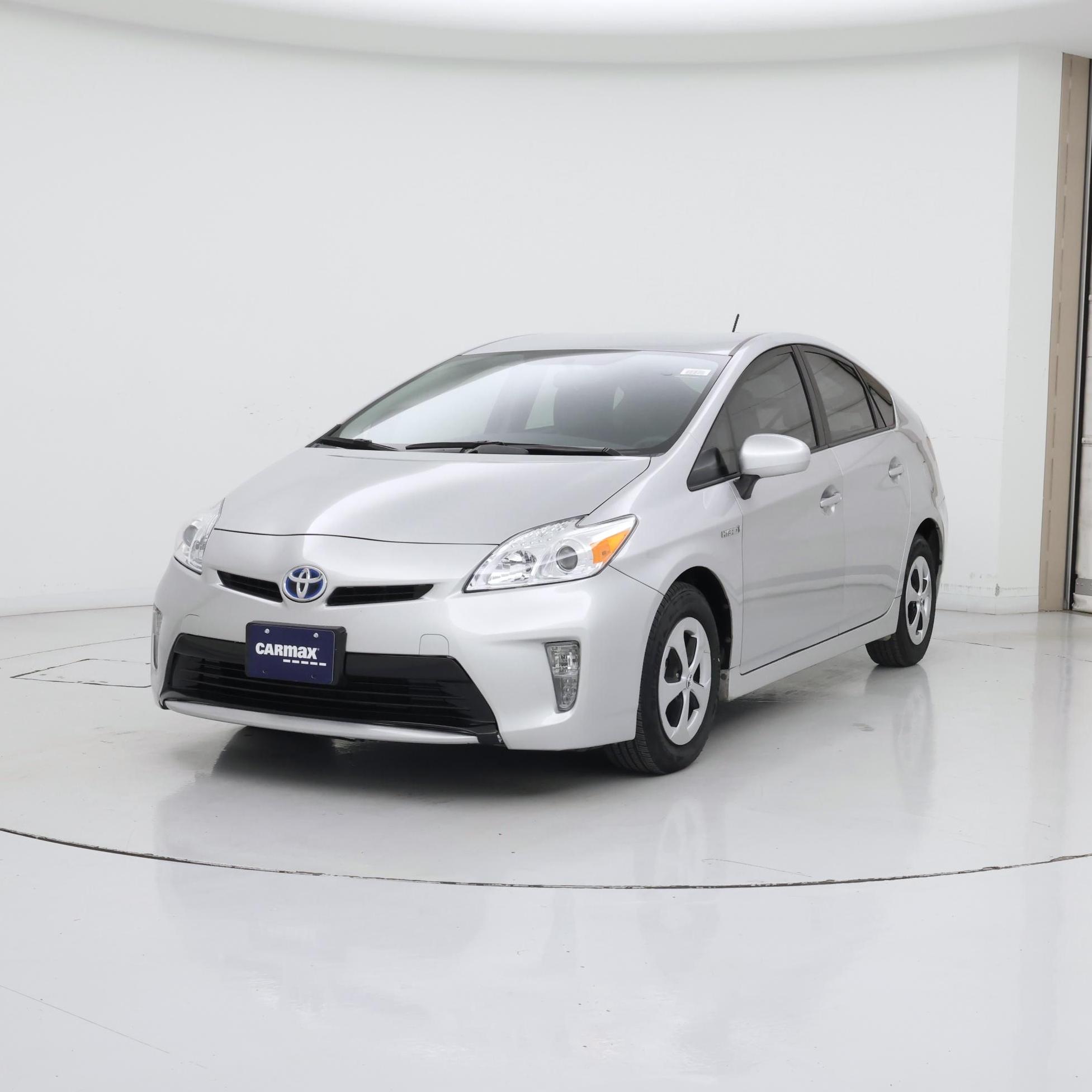 Thumbnail: 2015 Toyota Prius - 4
