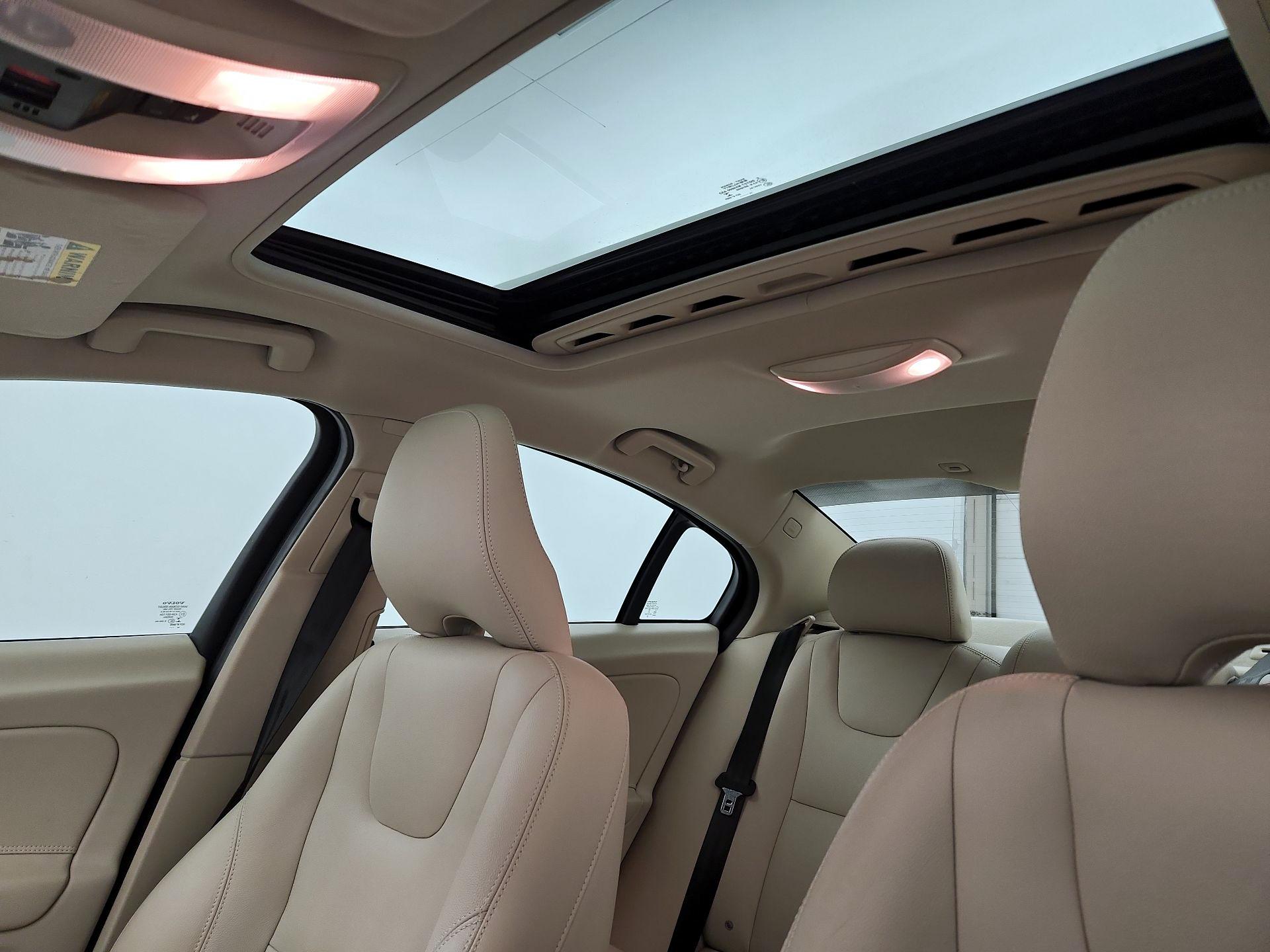 Thumbnail: 2015 Volvo S60 - 19