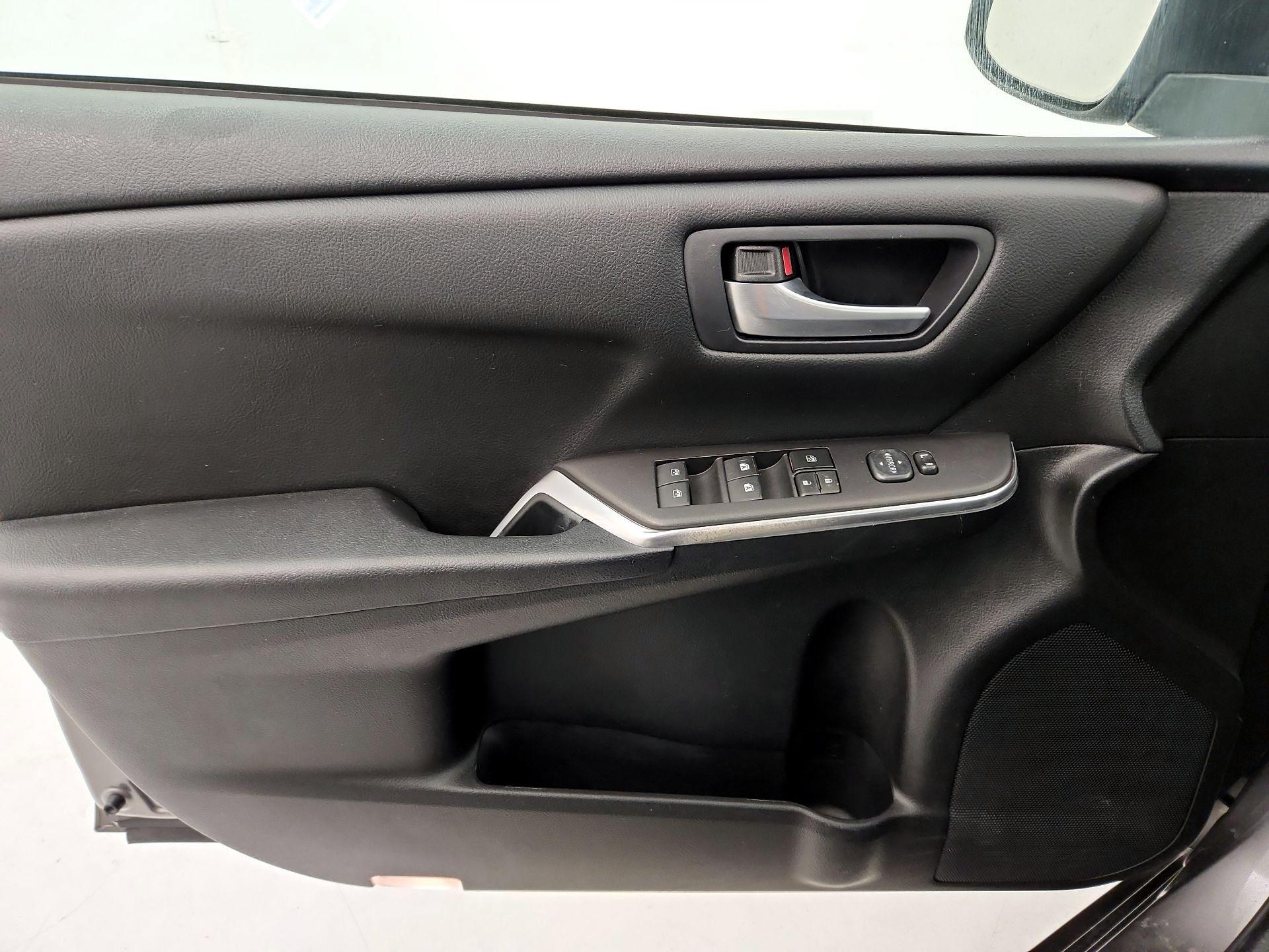 Thumbnail: 2017 Toyota Camry - 12