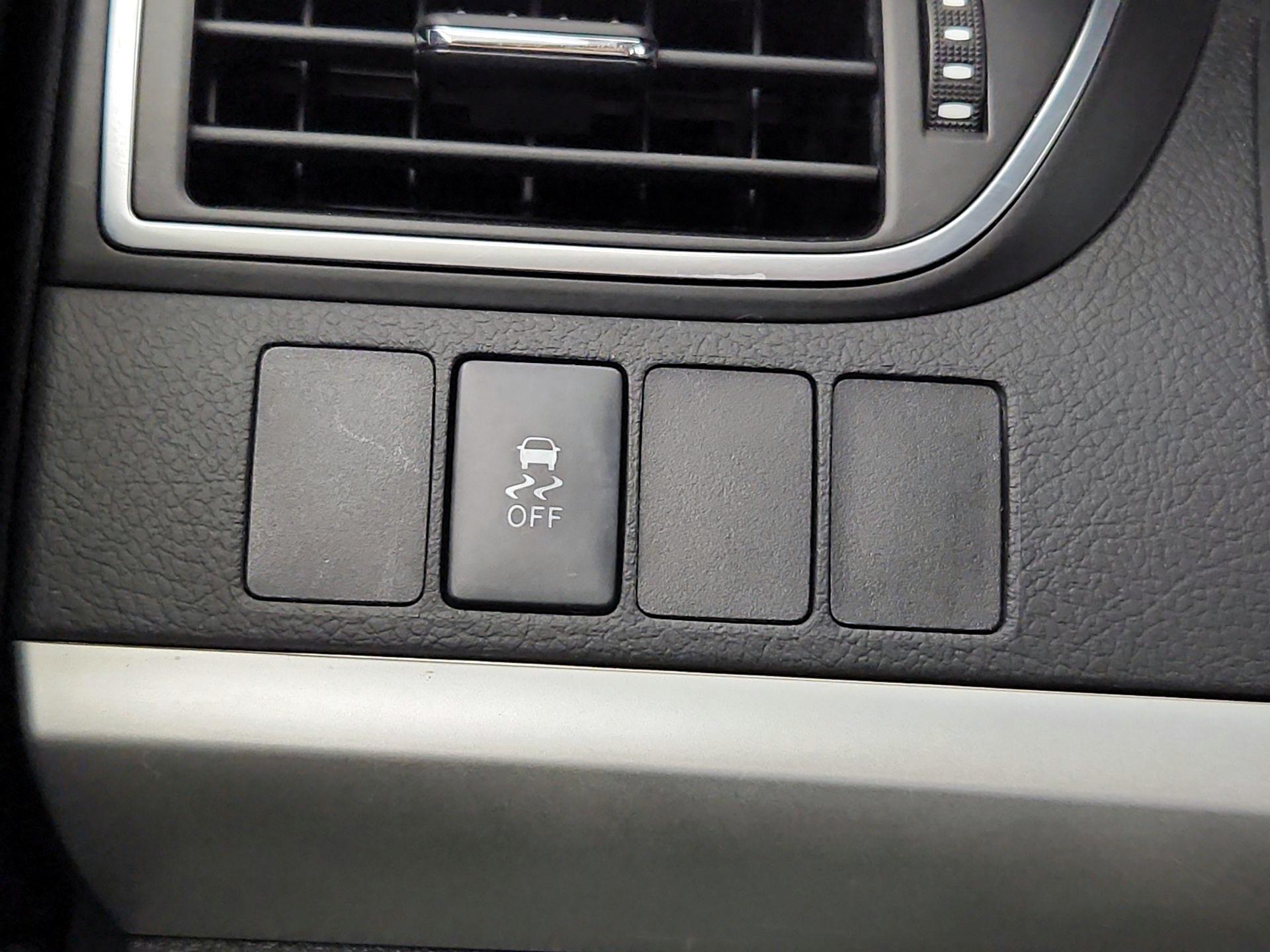 Thumbnail: 2017 Toyota Camry - 13