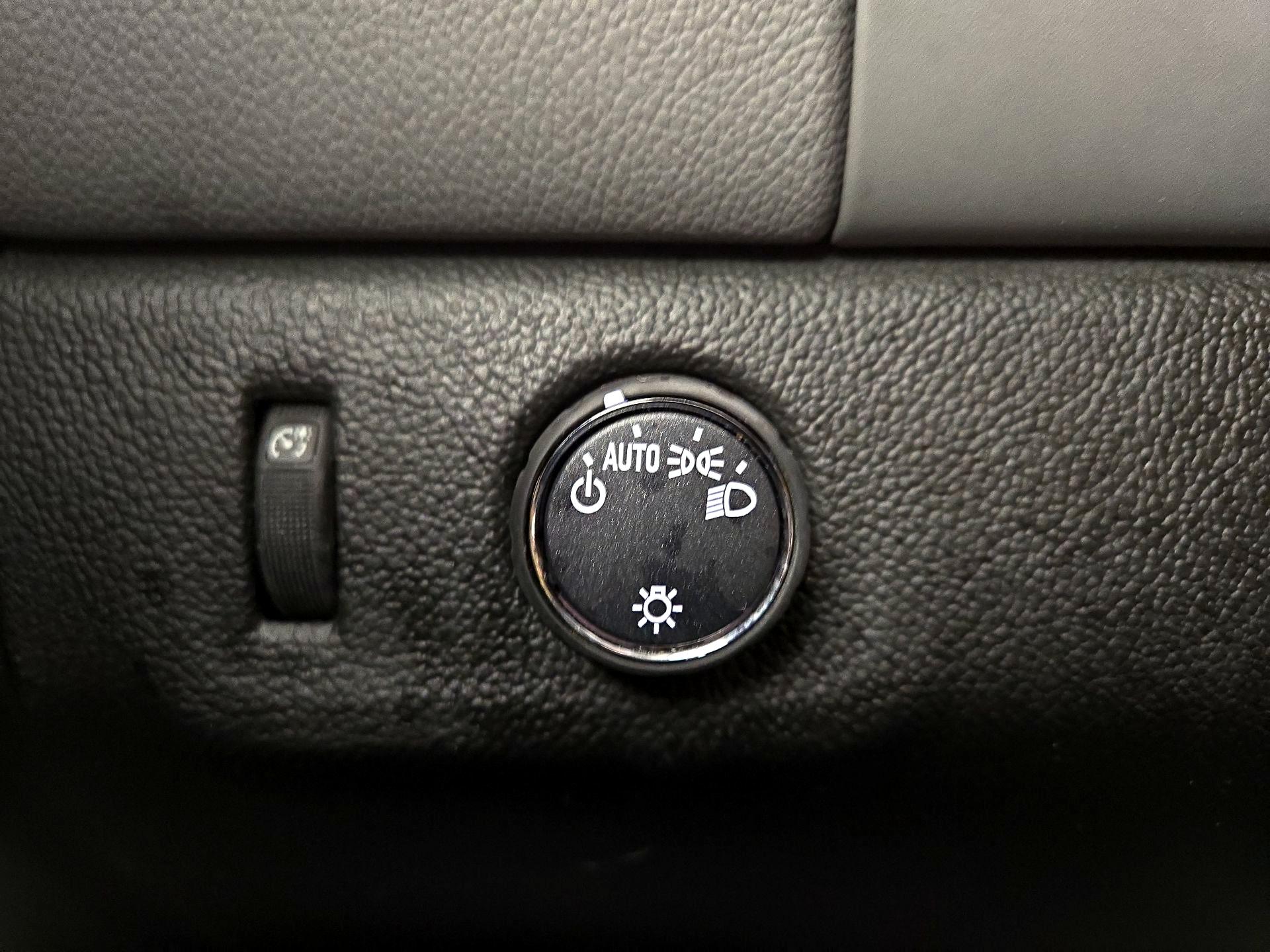 Thumbnail: 2022 Chevrolet Colorado - 13