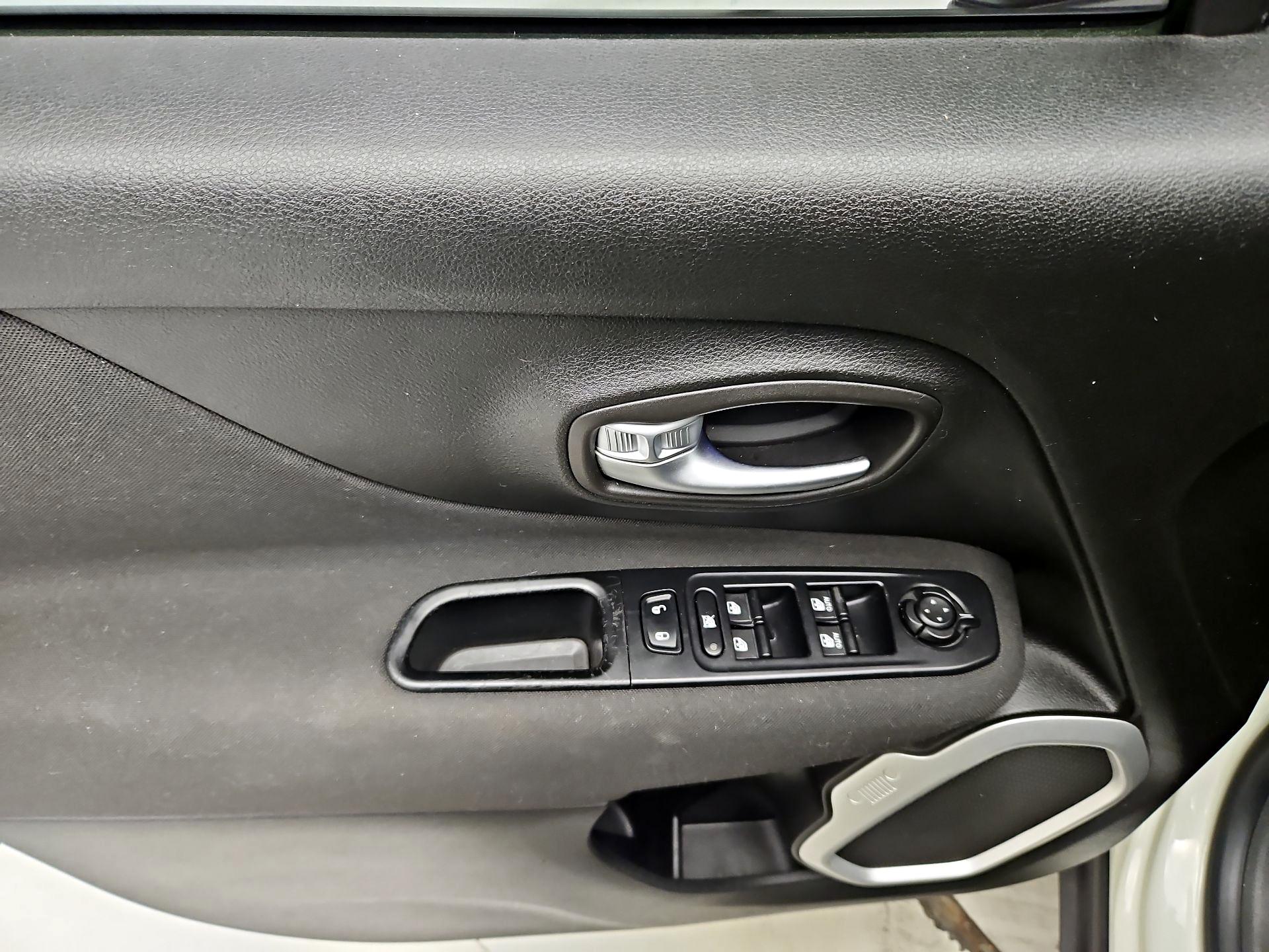 Thumbnail: 2019 Jeep Renegade - 12