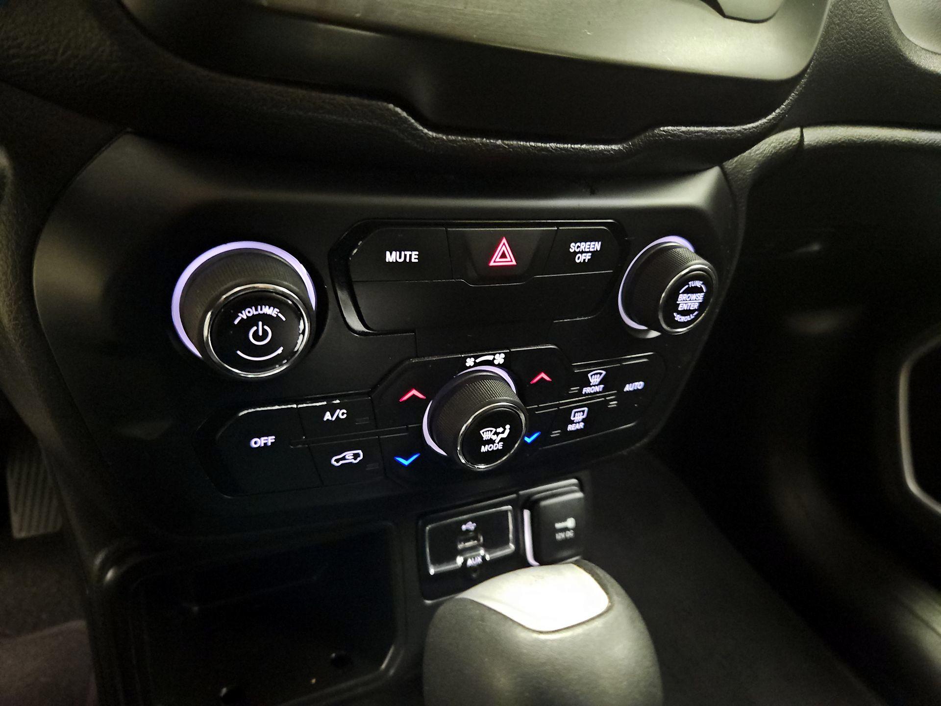 Thumbnail: 2019 Jeep Renegade - 16