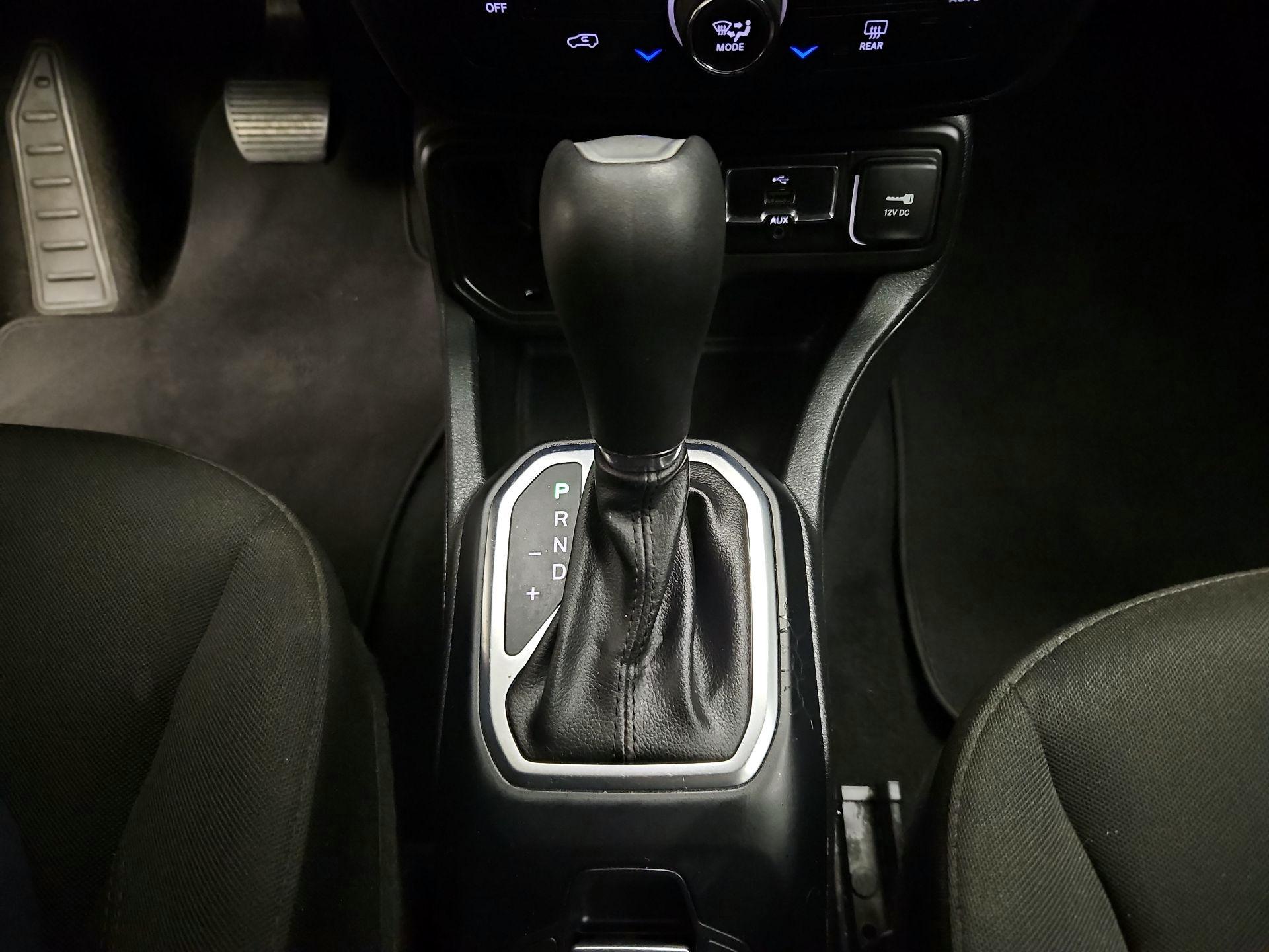 Thumbnail: 2019 Jeep Renegade - 17