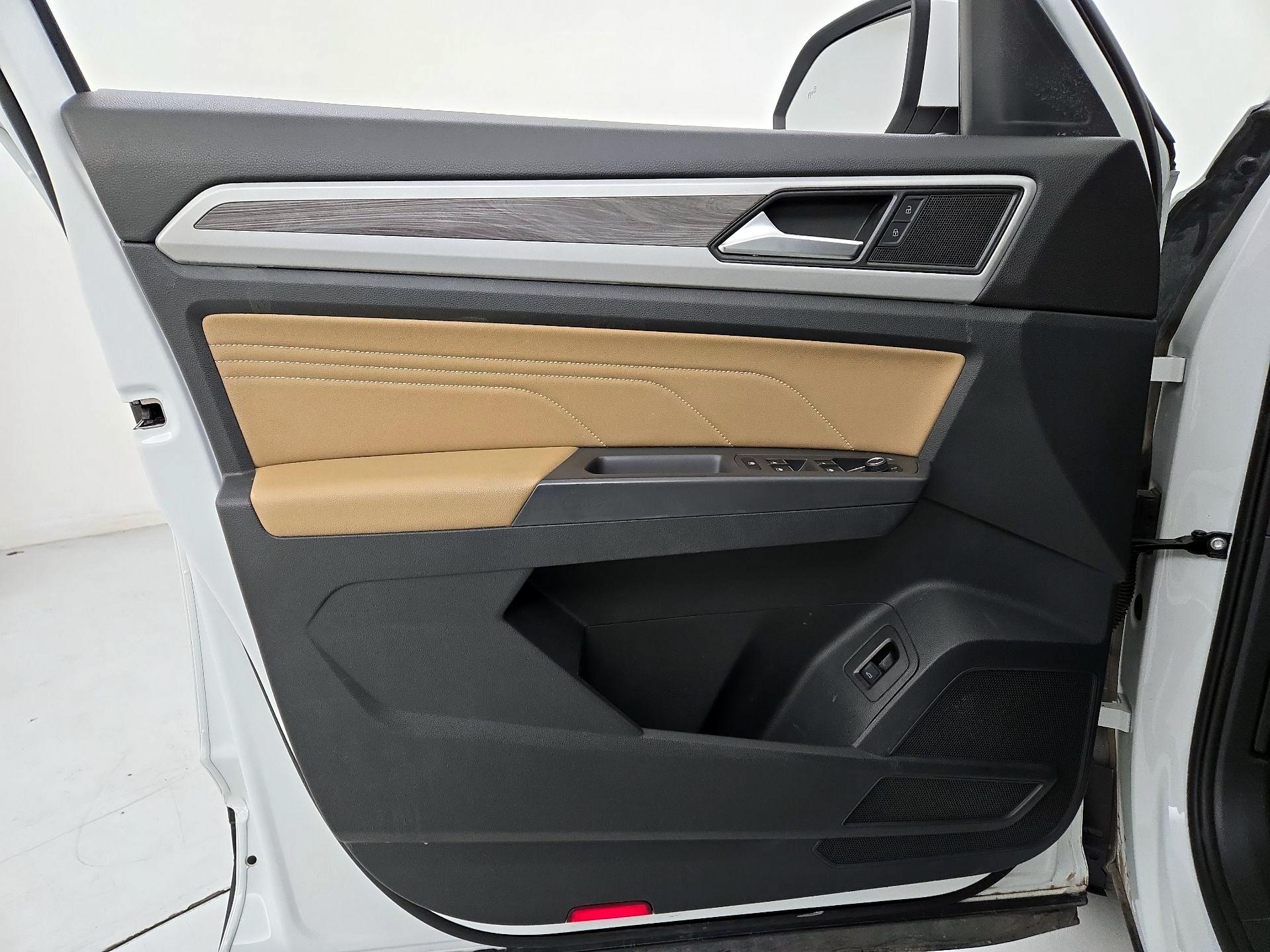 Thumbnail: 2021 Volkswagen Atlas - 12