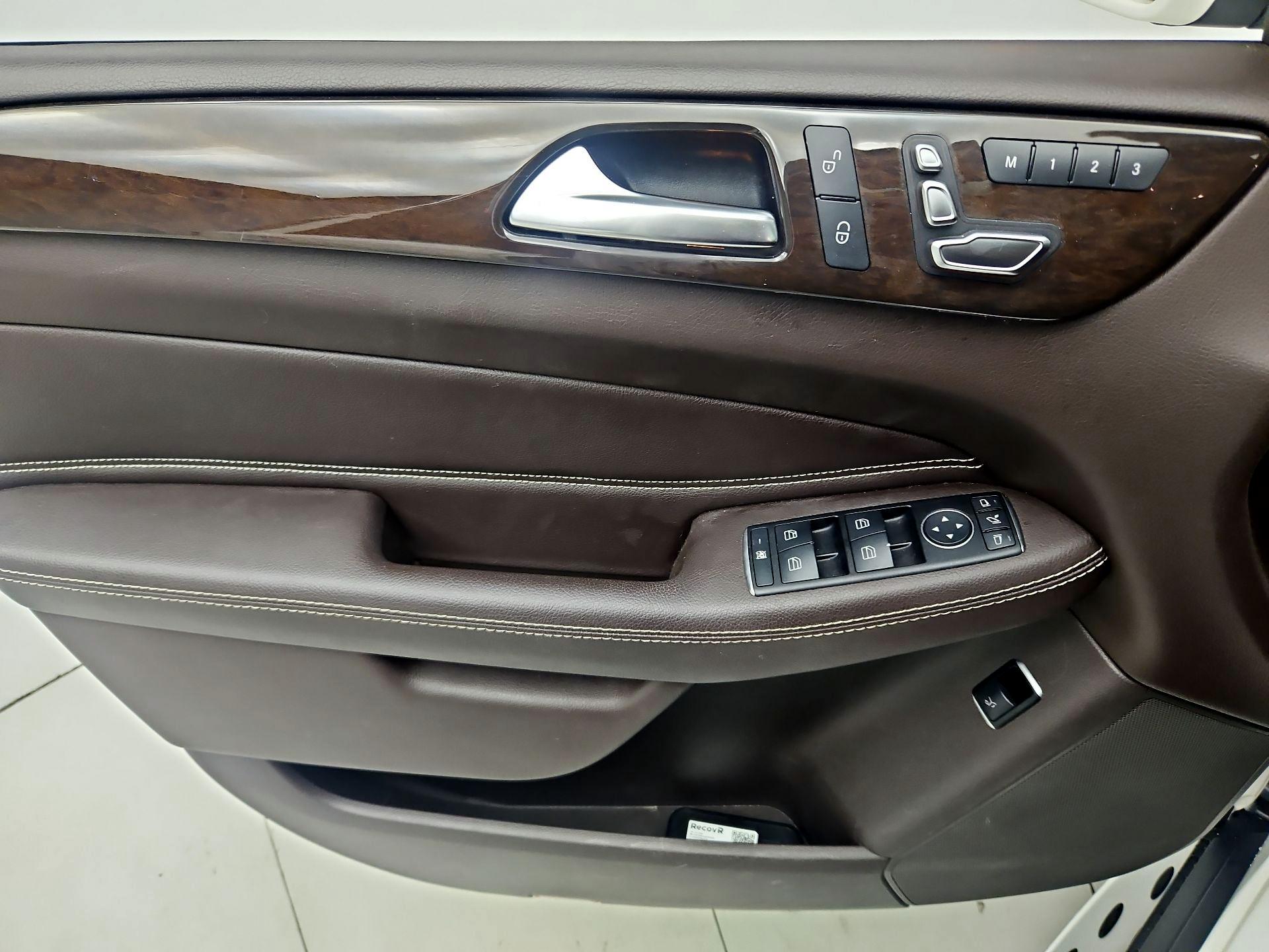 Thumbnail: 2016 Mercedes-Benz GLE - 12