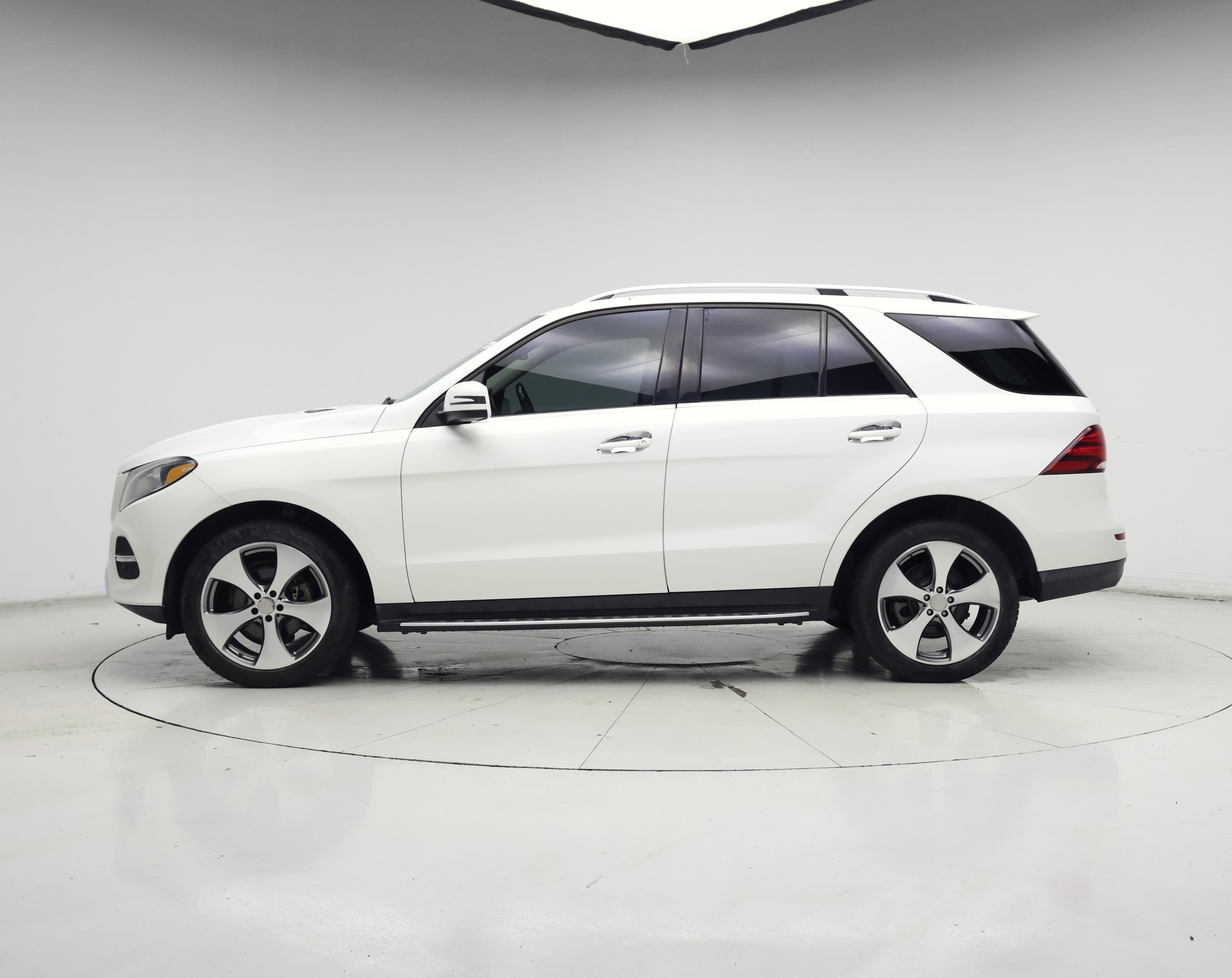 Thumbnail: 2016 Mercedes-Benz GLE - 3