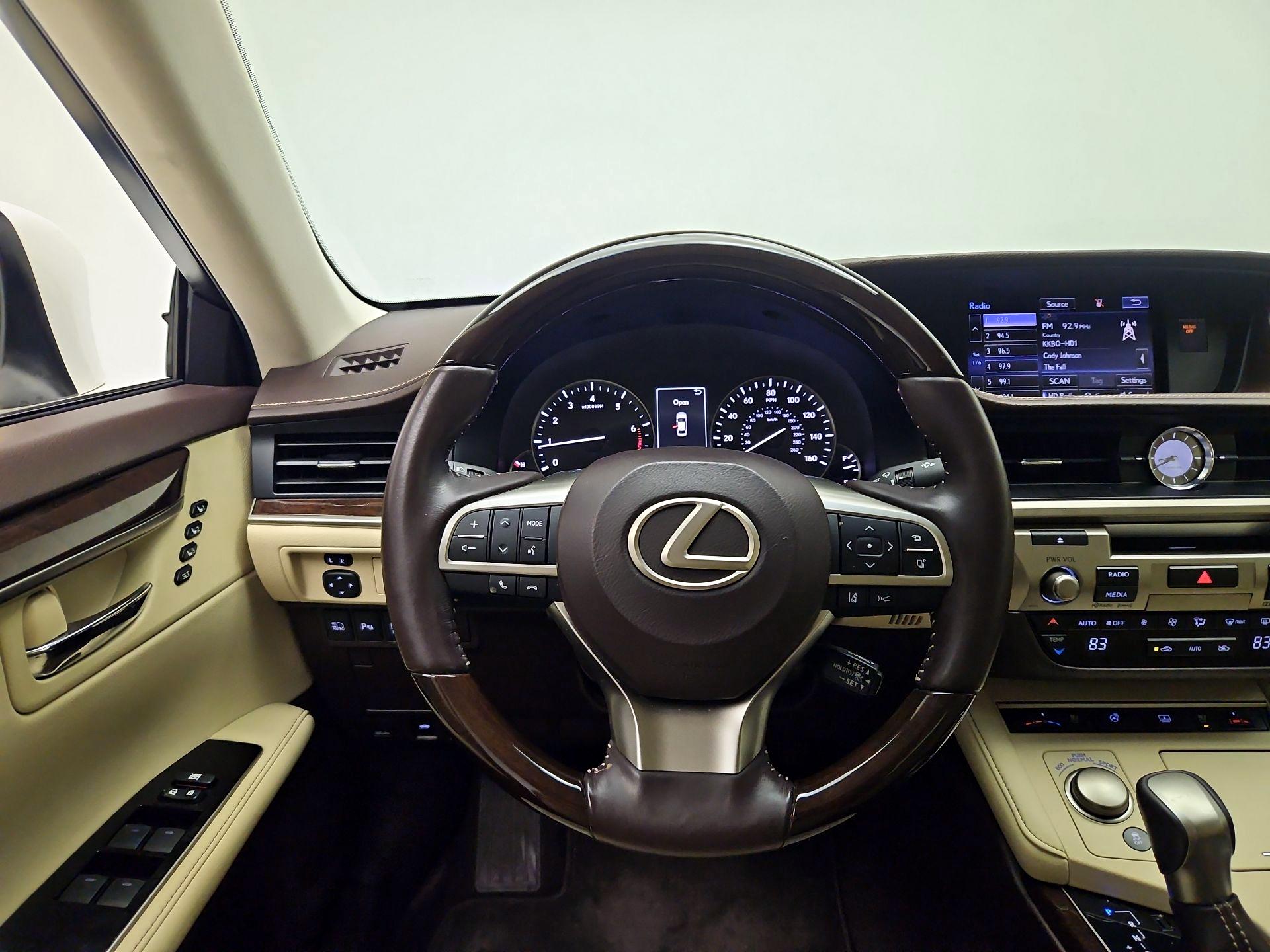 Thumbnail: 2016 Lexus ES - 10