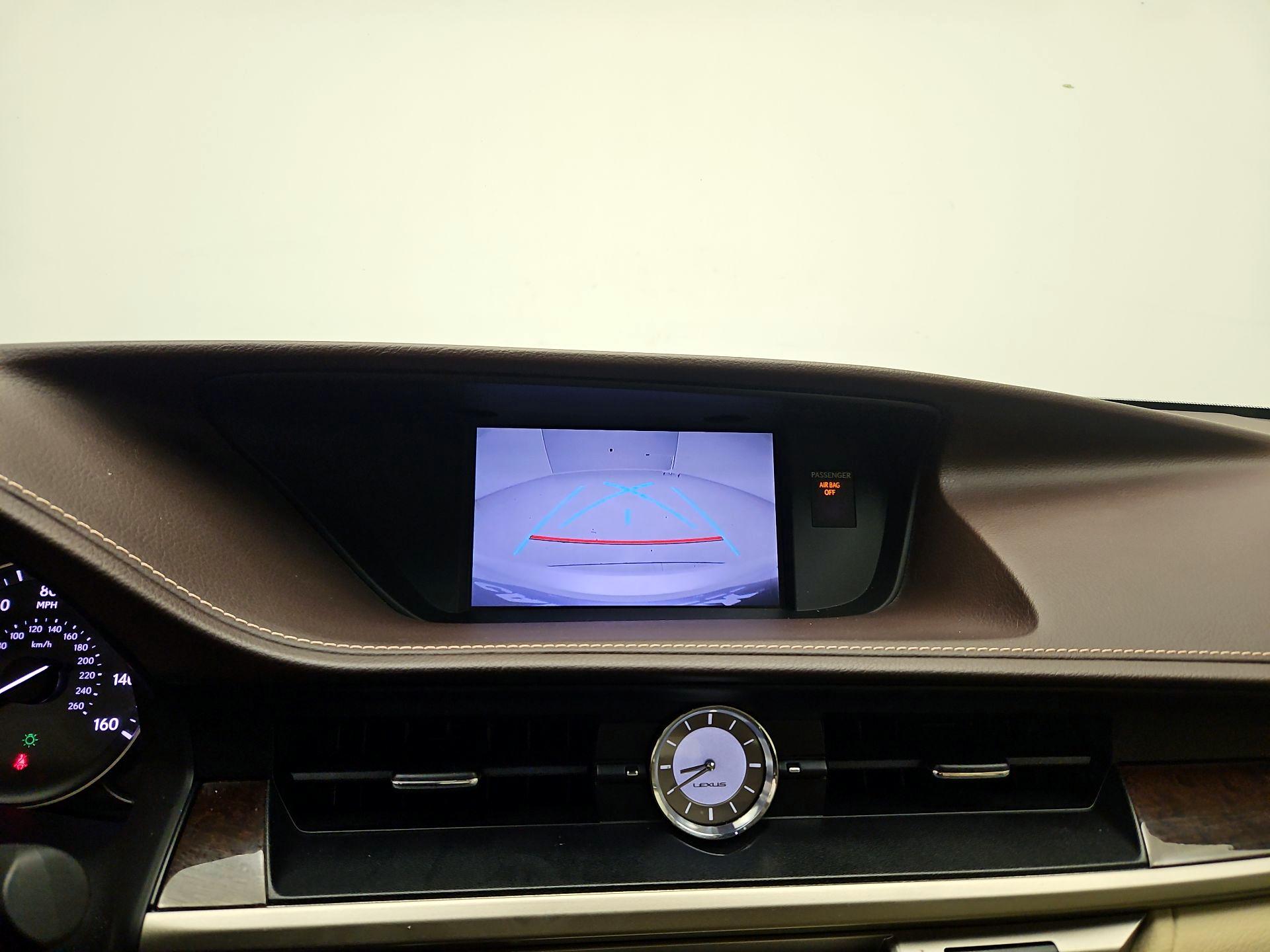 Thumbnail: 2016 Lexus ES - 13