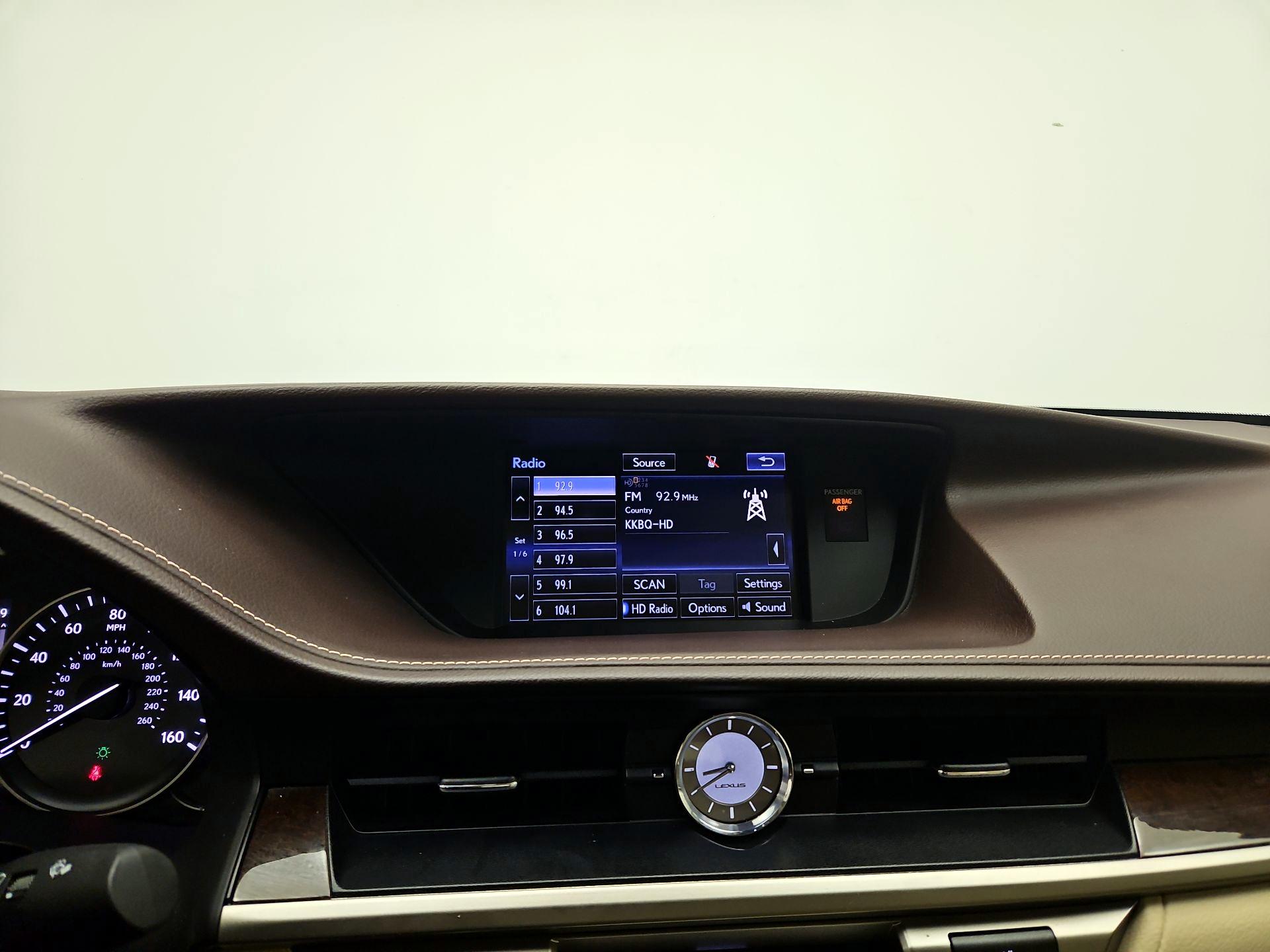 Thumbnail: 2016 Lexus ES - 14