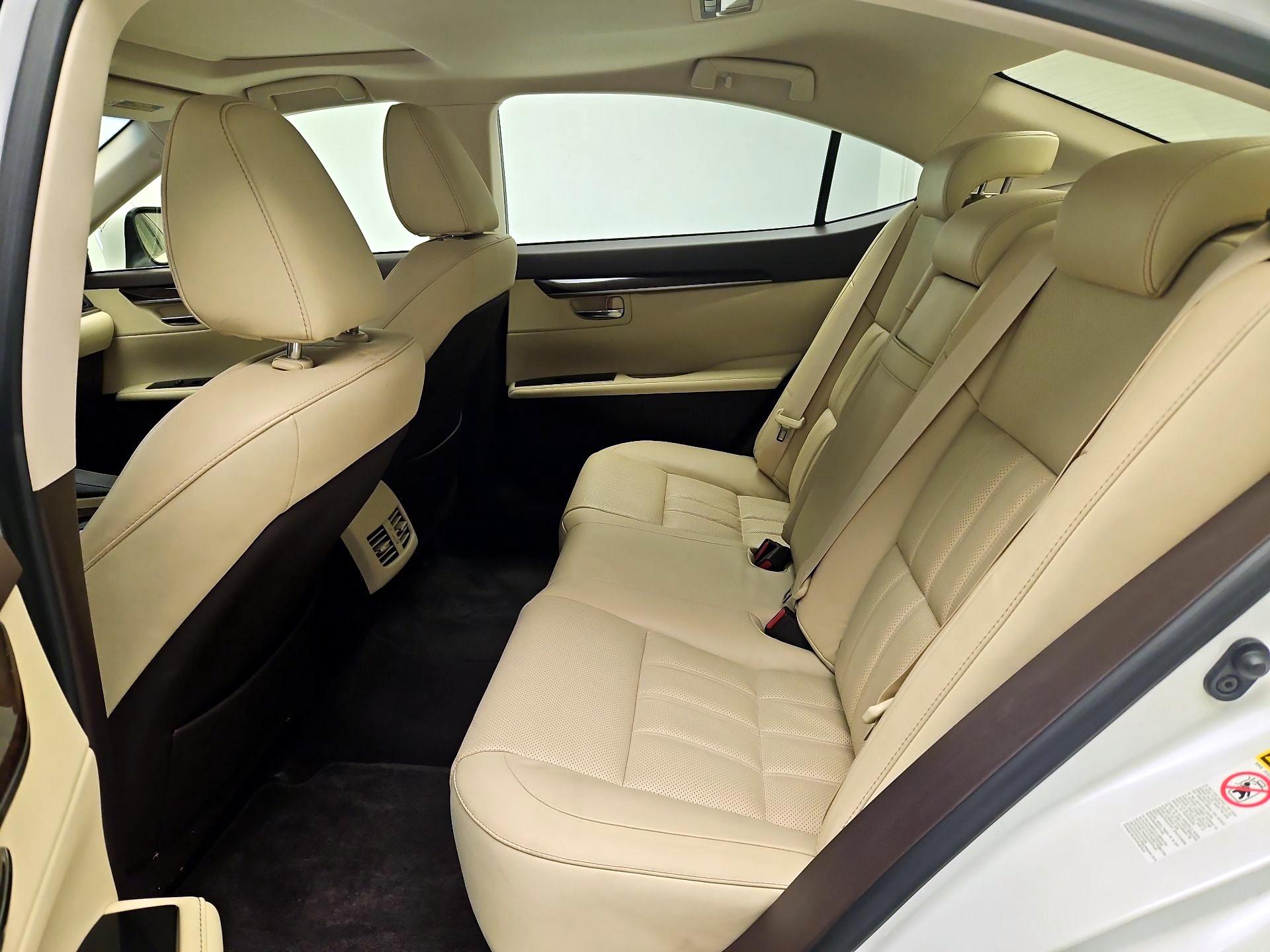 Thumbnail: 2016 Lexus ES - 17