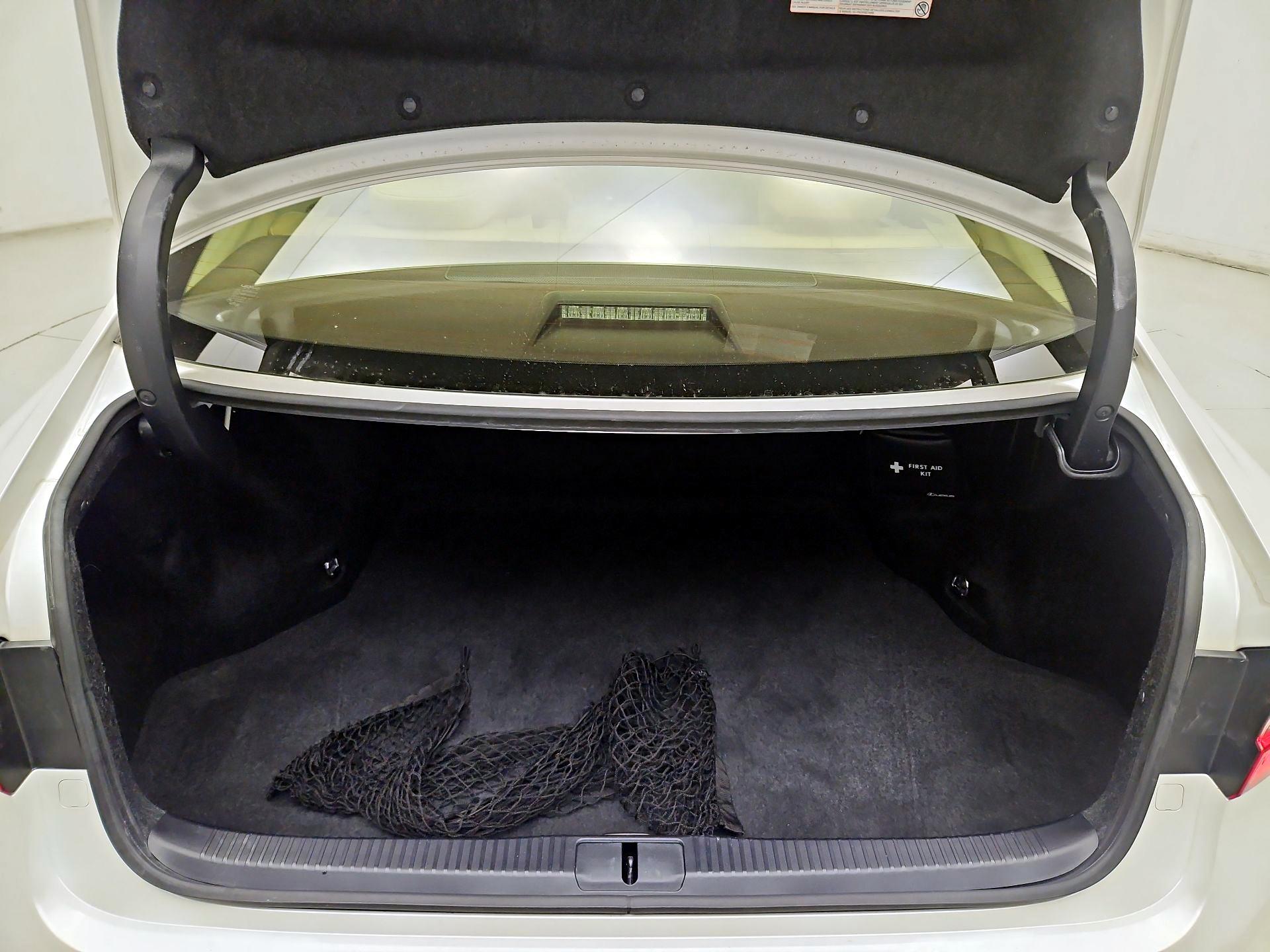 Thumbnail: 2016 Lexus ES - 18