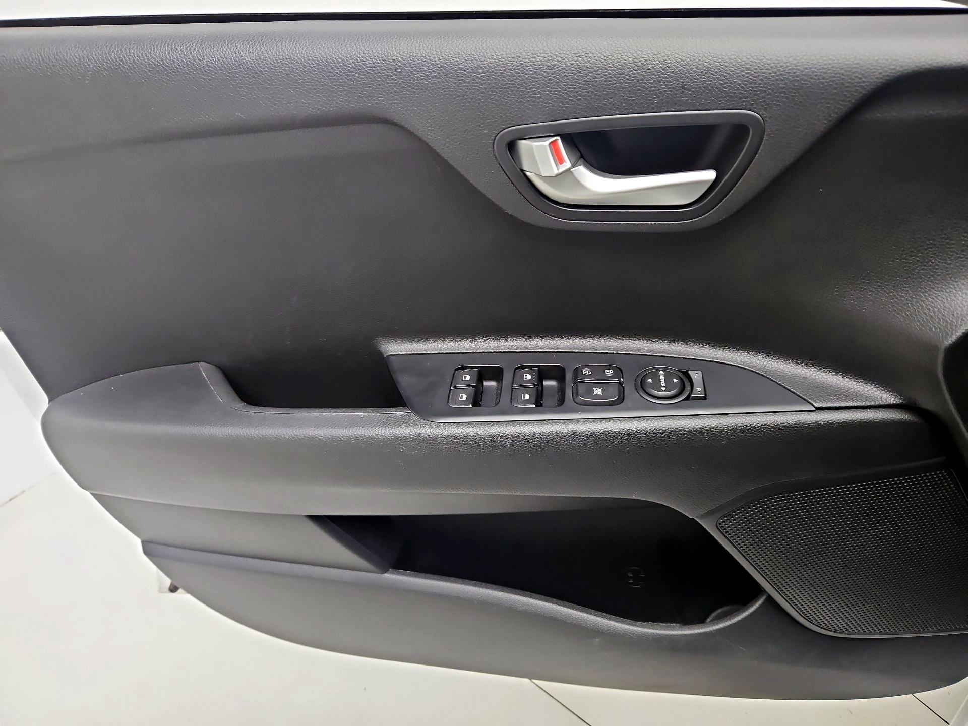 Thumbnail: 2021 Kia Rio - 10