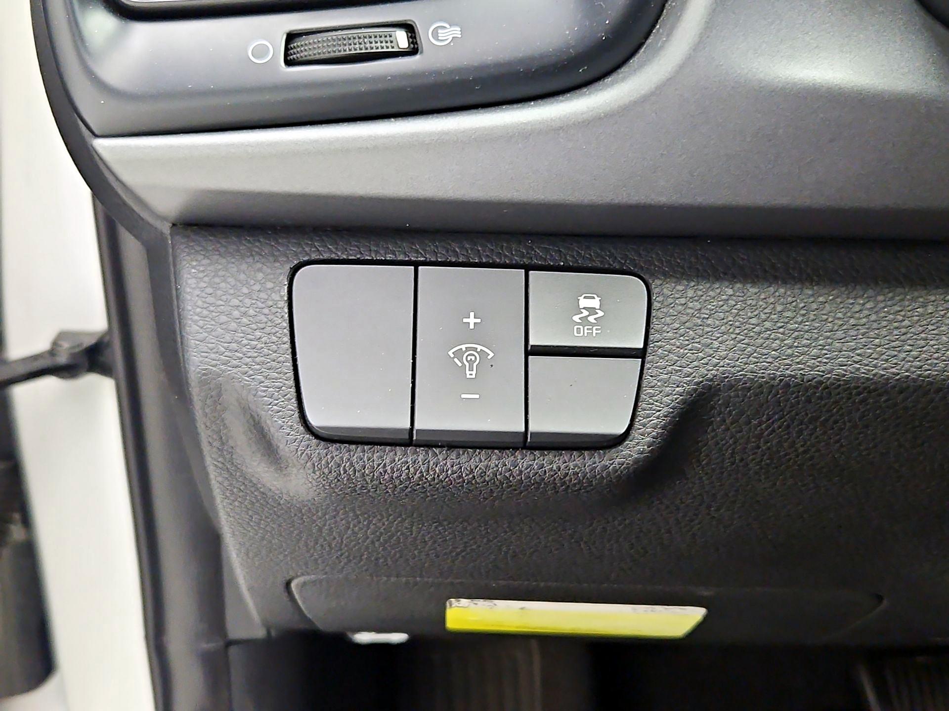 Thumbnail: 2021 Kia Rio - 11