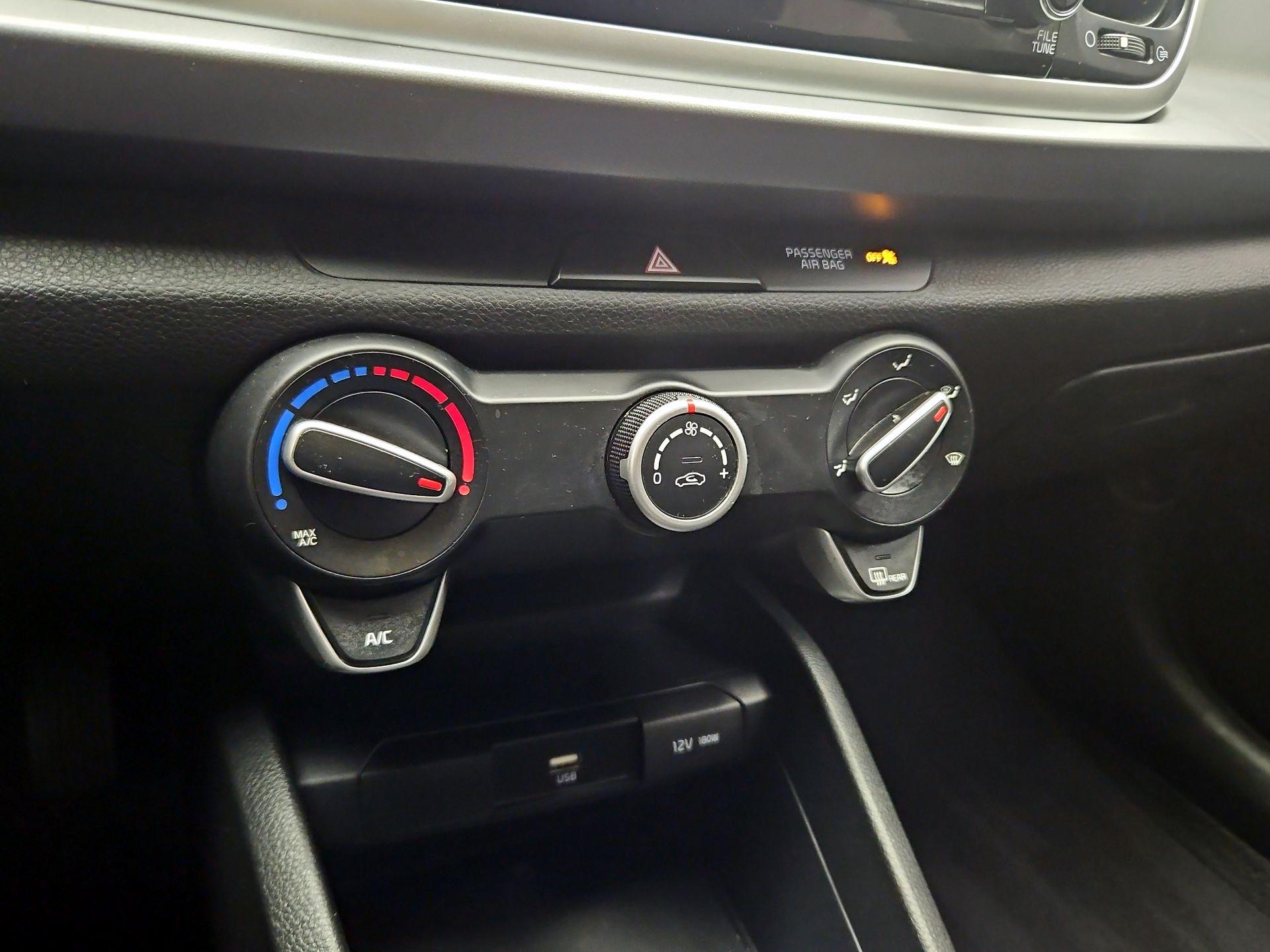 Thumbnail: 2021 Kia Rio - 14