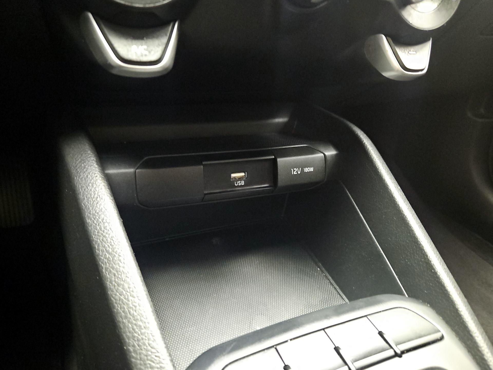 Thumbnail: 2021 Kia Rio - 16