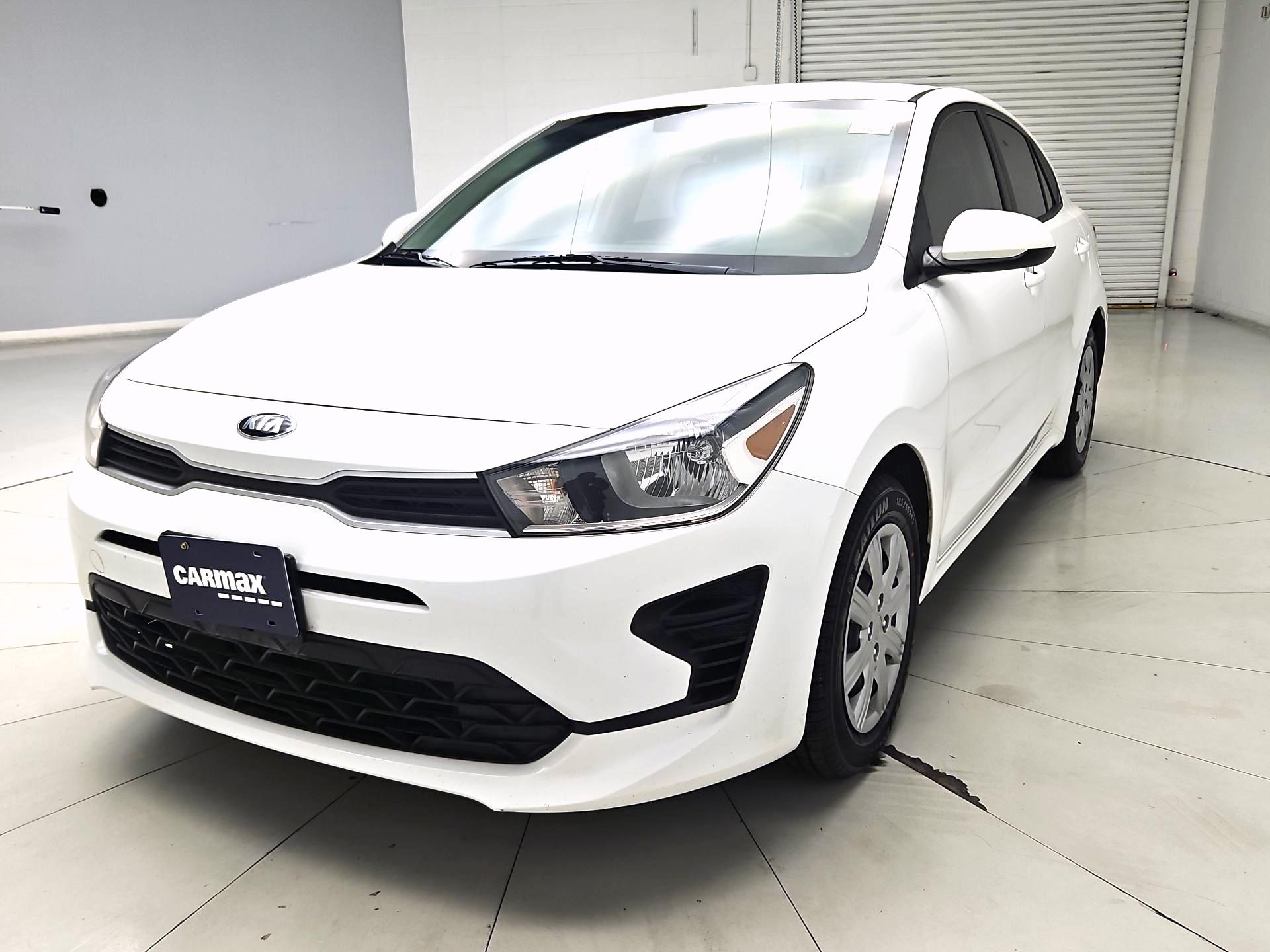 Thumbnail: 2021 Kia Rio - 3