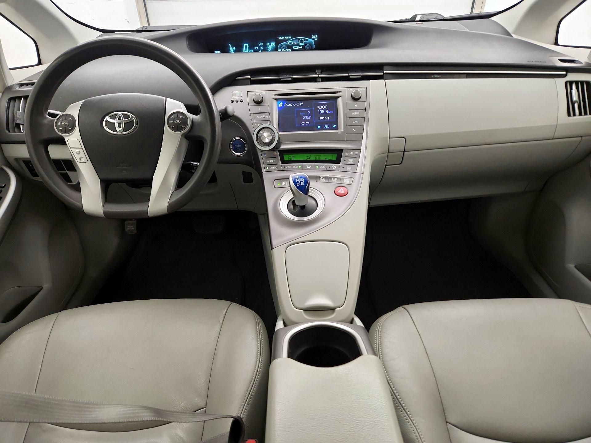 Thumbnail: 2015 Toyota Prius - 9