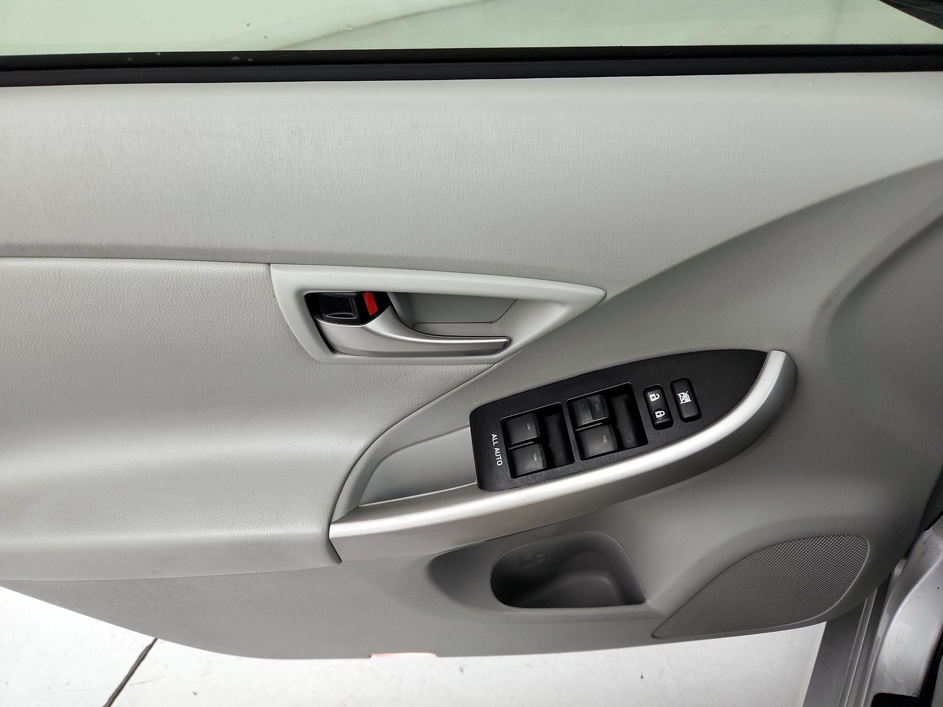 Thumbnail: 2015 Toyota Prius - 12