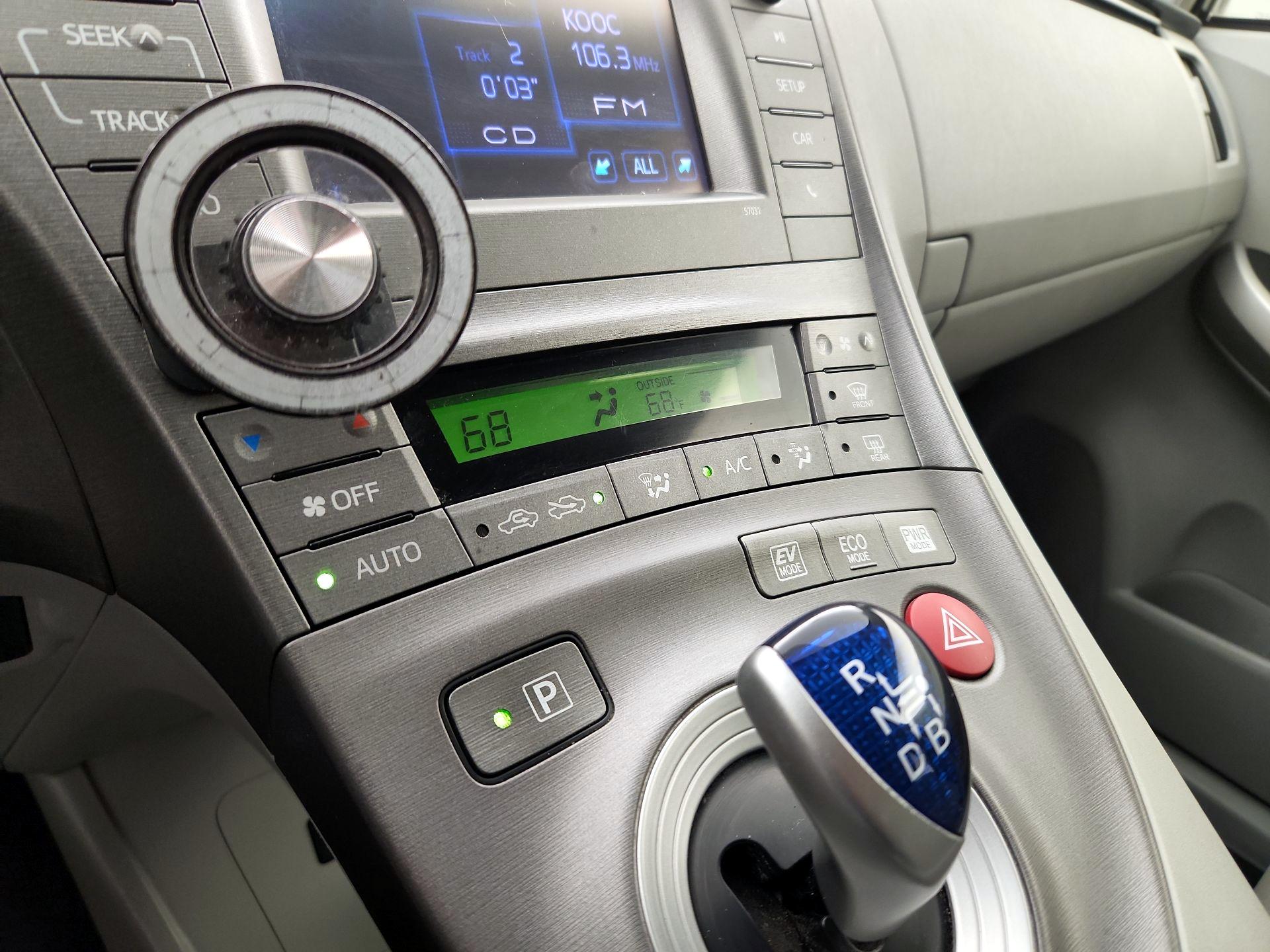 Thumbnail: 2015 Toyota Prius - 16