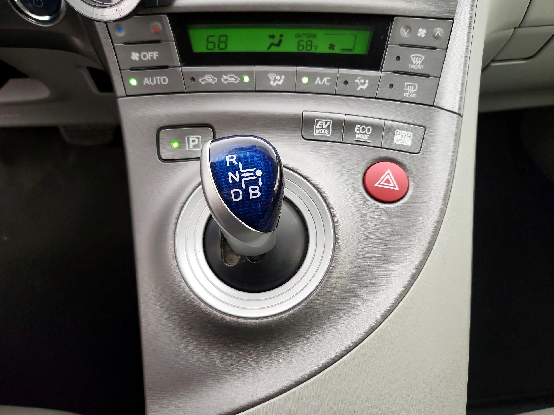 Thumbnail: 2015 Toyota Prius - 17