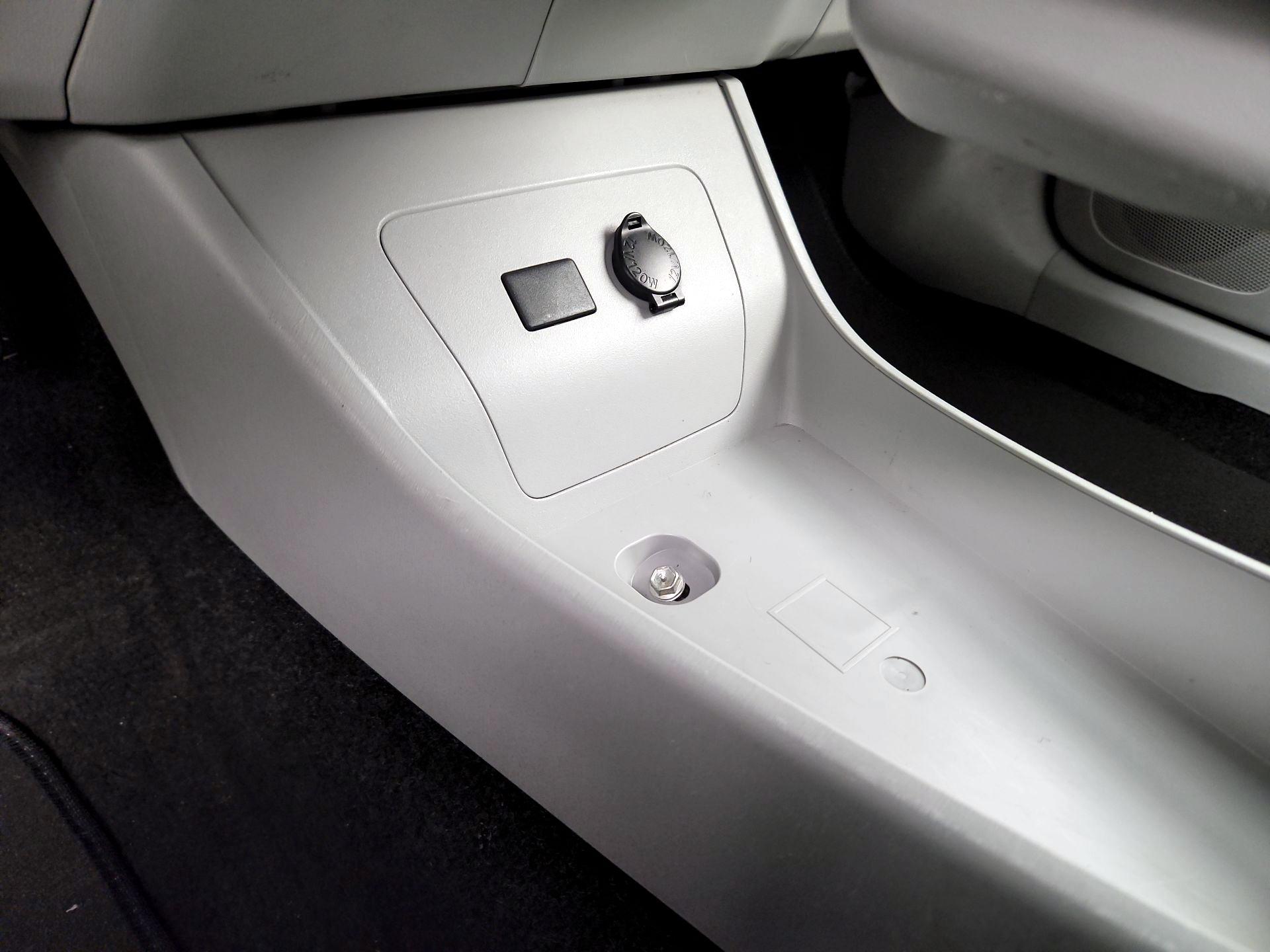 Thumbnail: 2015 Toyota Prius - 18