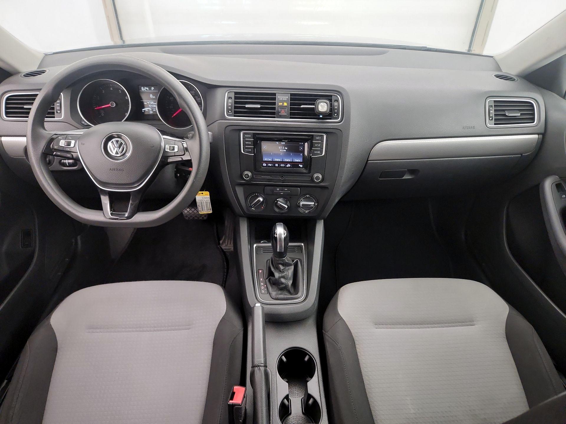 Thumbnail: 2017 Volkswagen Jetta - 9