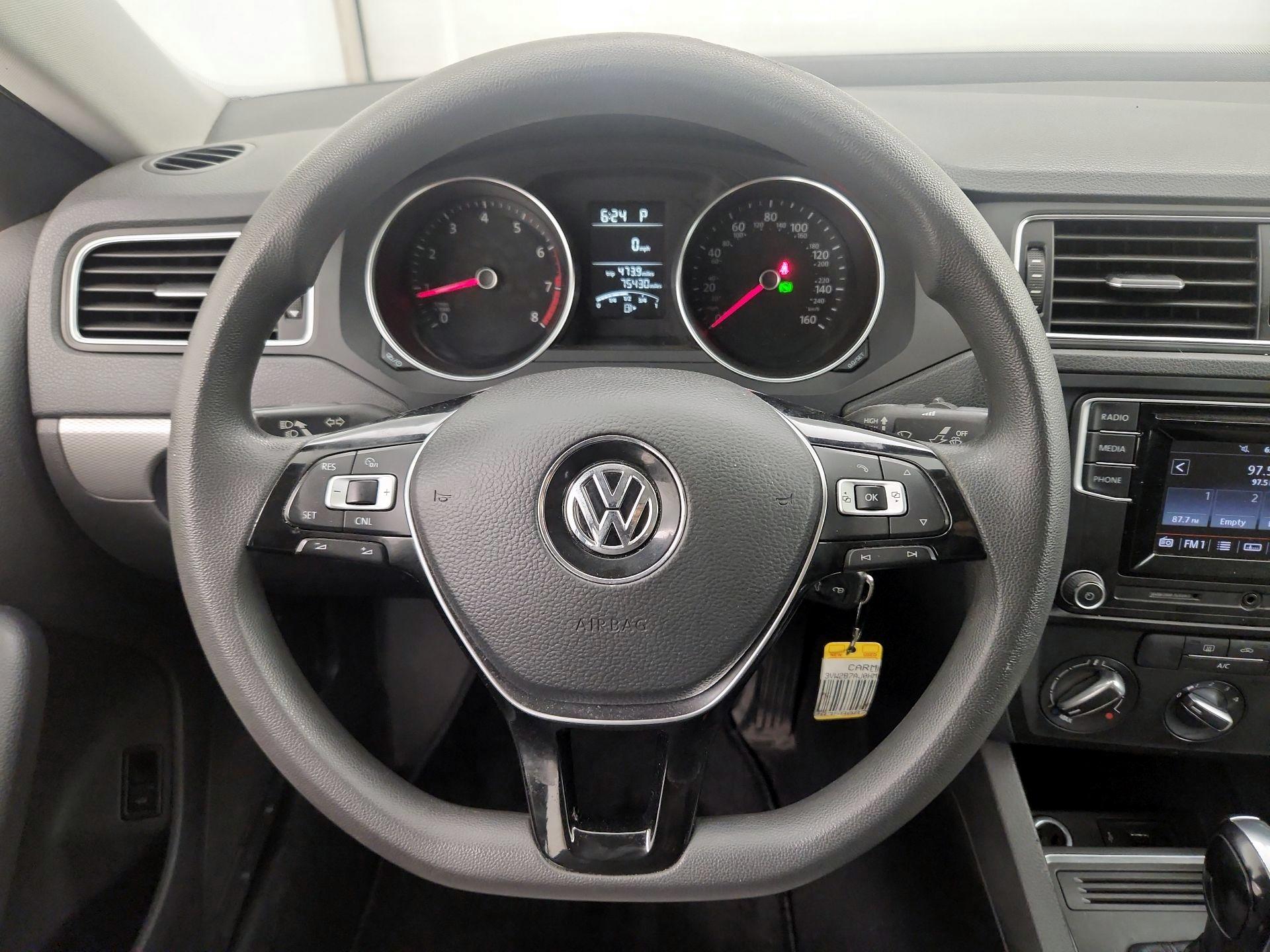 Thumbnail: 2017 Volkswagen Jetta - 10