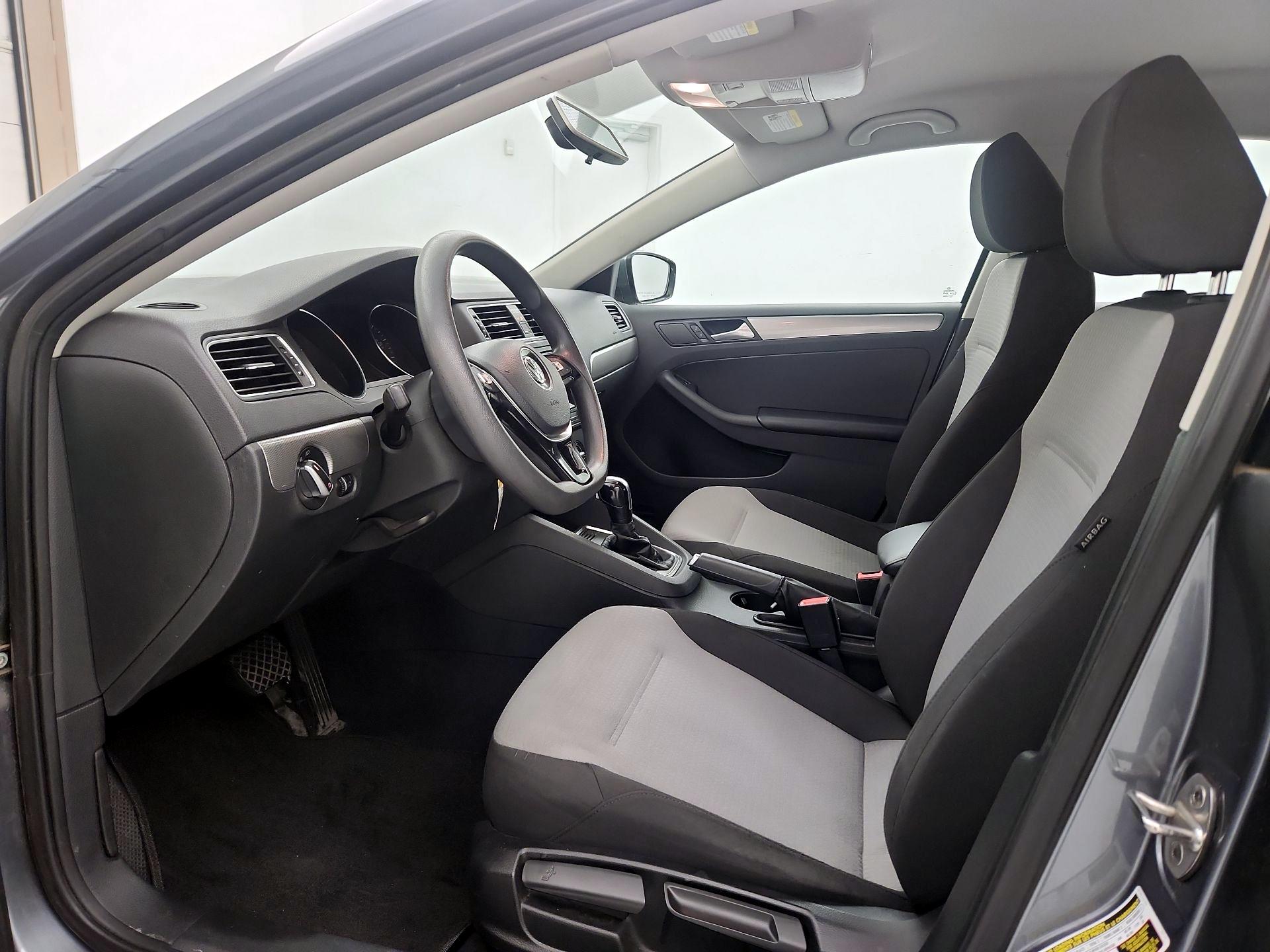 Thumbnail: 2017 Volkswagen Jetta - 11