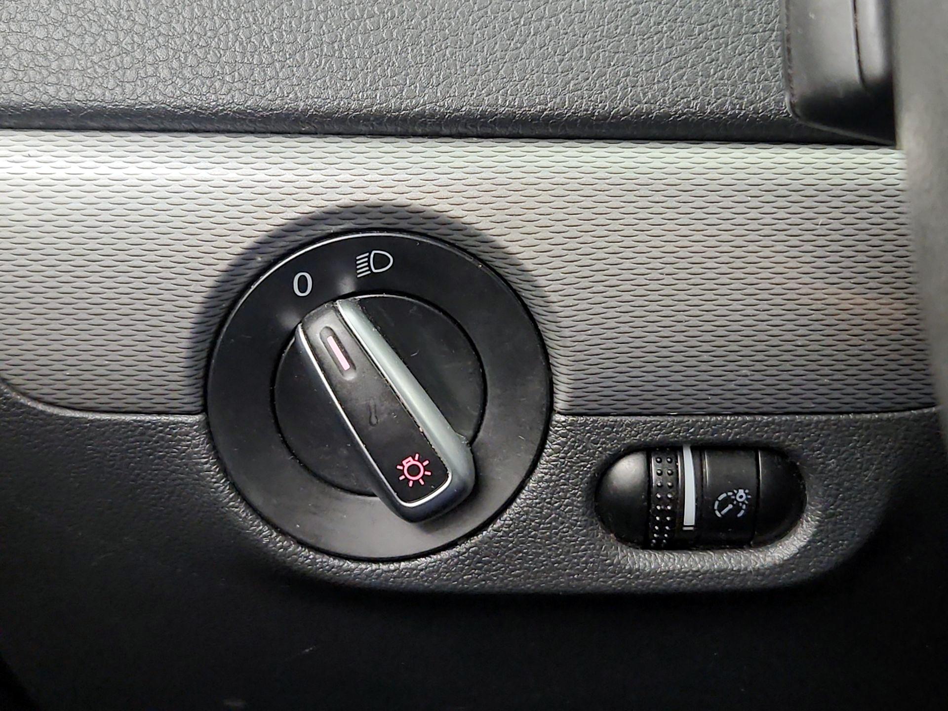 Thumbnail: 2017 Volkswagen Jetta - 13