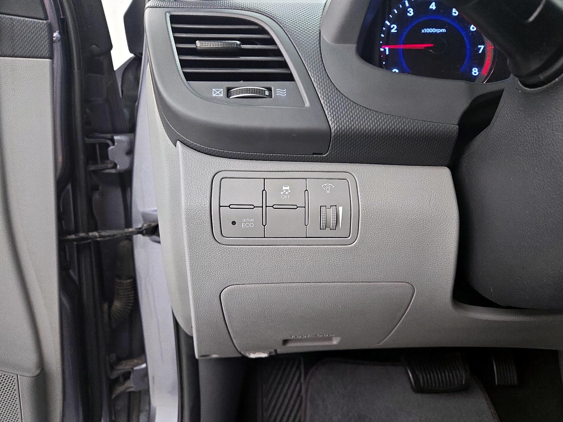 Thumbnail: 2016 Hyundai Accent - 13