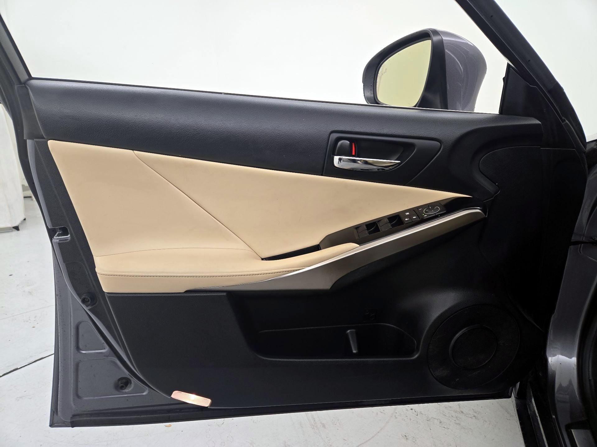 Thumbnail: 2014 Lexus IS - 12