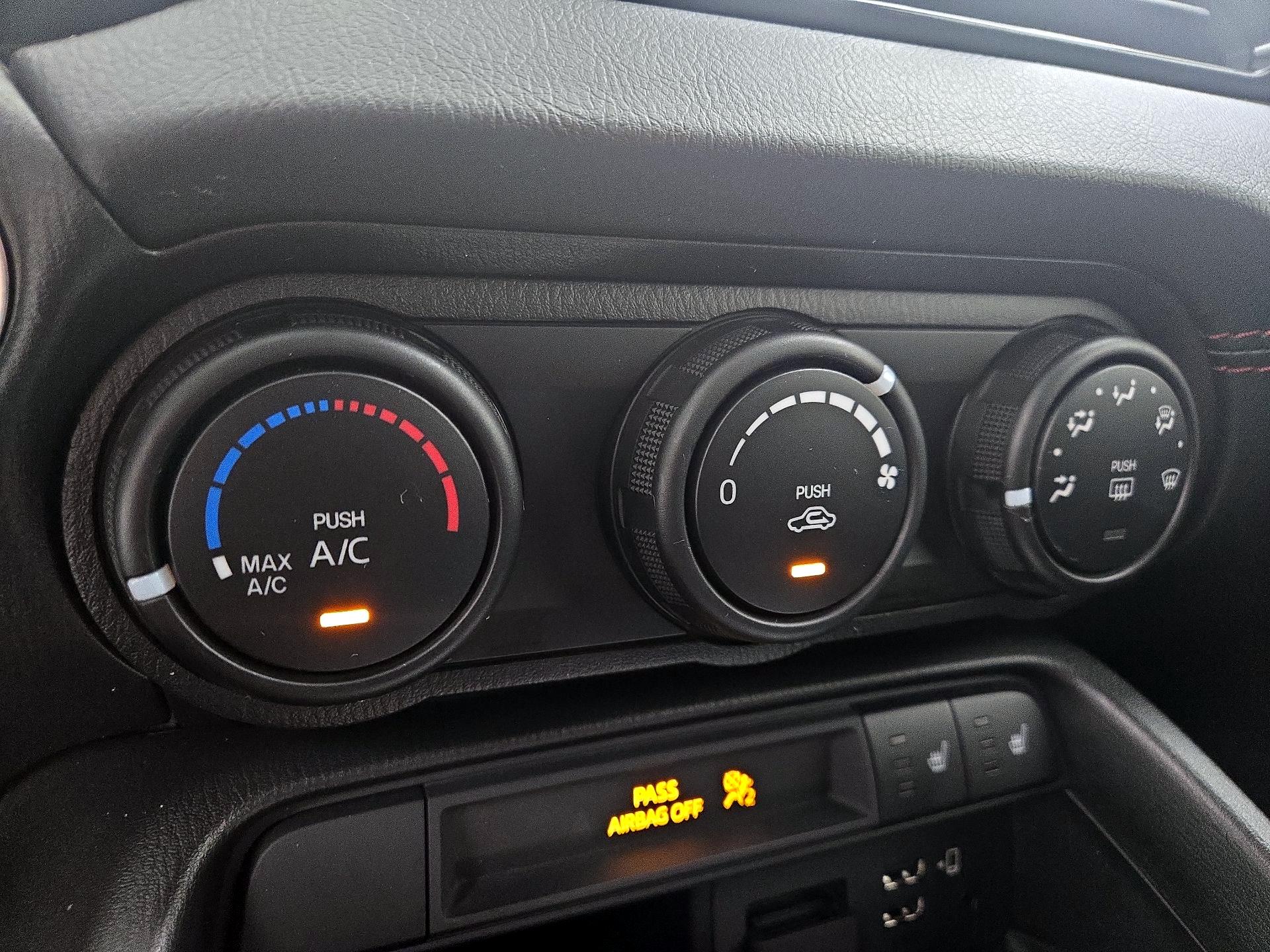 Thumbnail: 2019 Mazda MX-5 Miata - 17