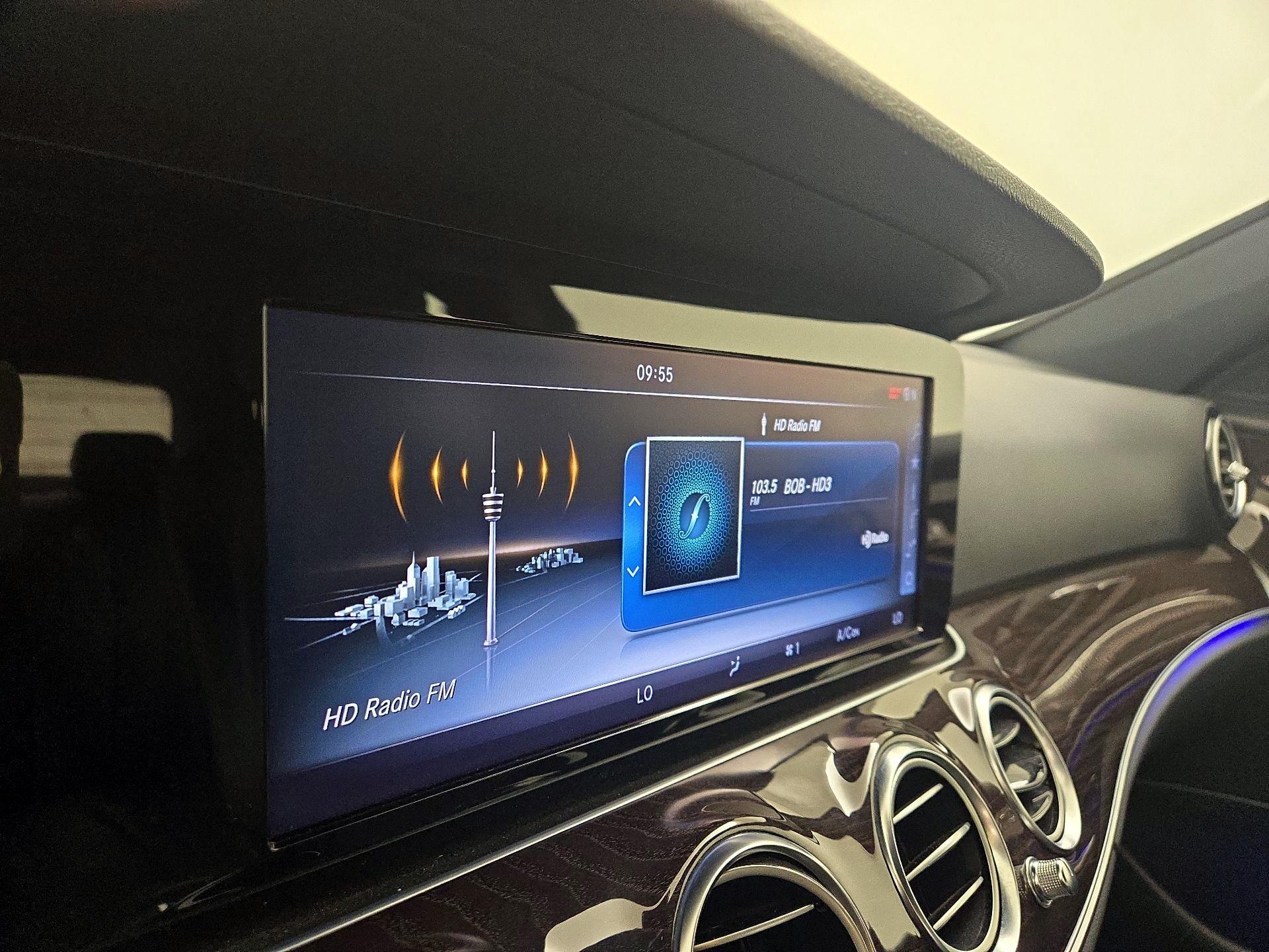 Thumbnail: 2017 Mercedes-Benz E-Class - 16