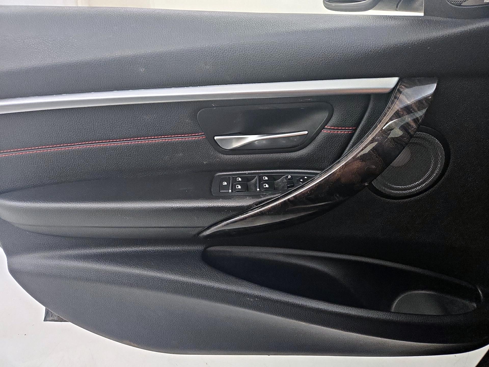 Thumbnail: 2016 BMW 3 Series - 12