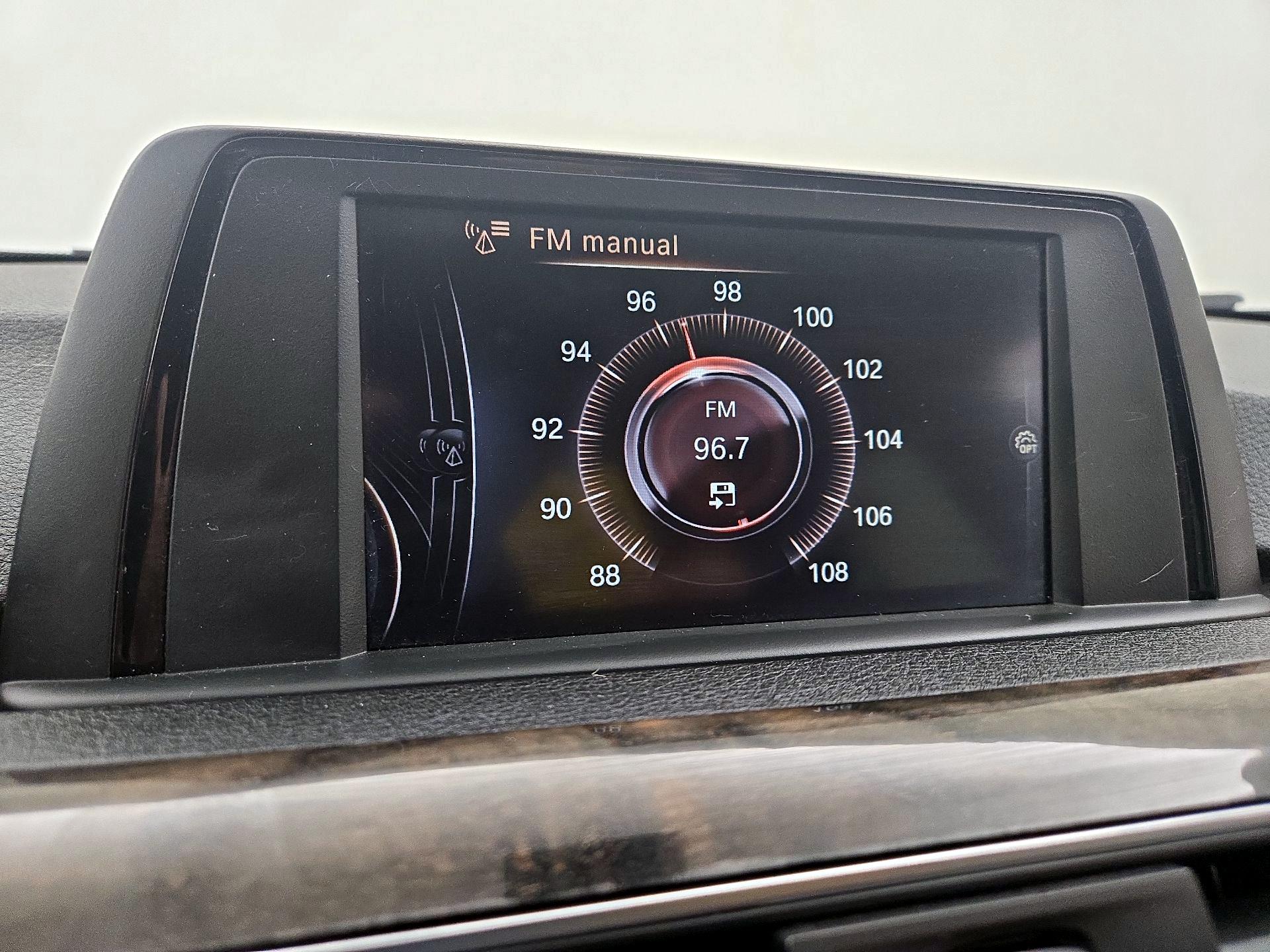 Thumbnail: 2016 BMW 3 Series - 14