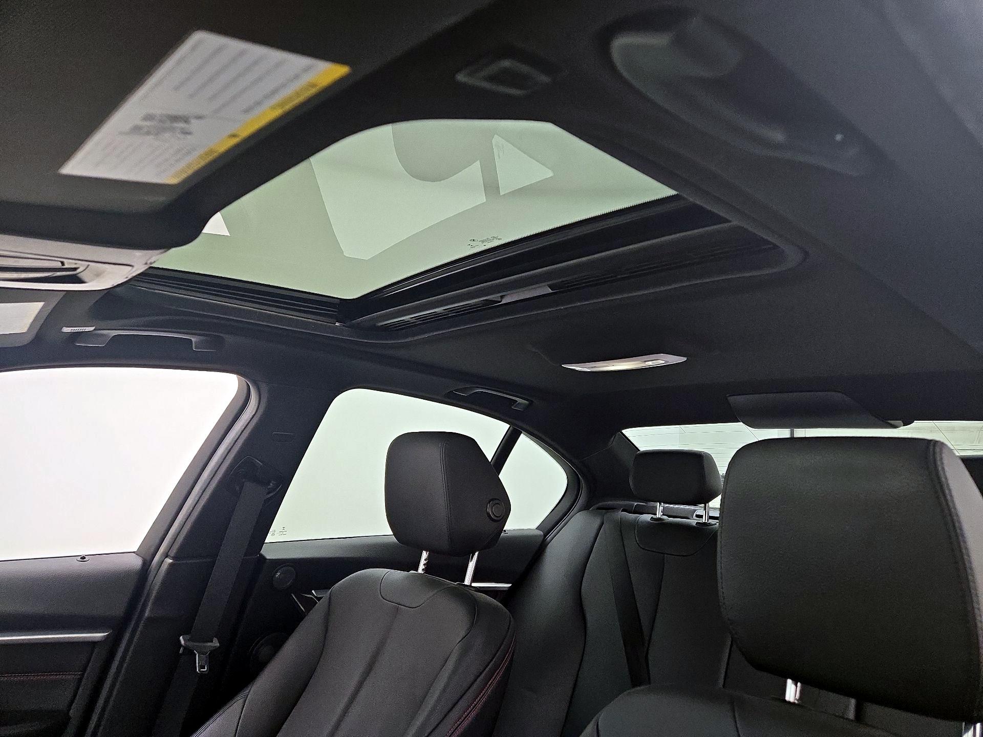 Thumbnail: 2016 BMW 3 Series - 18