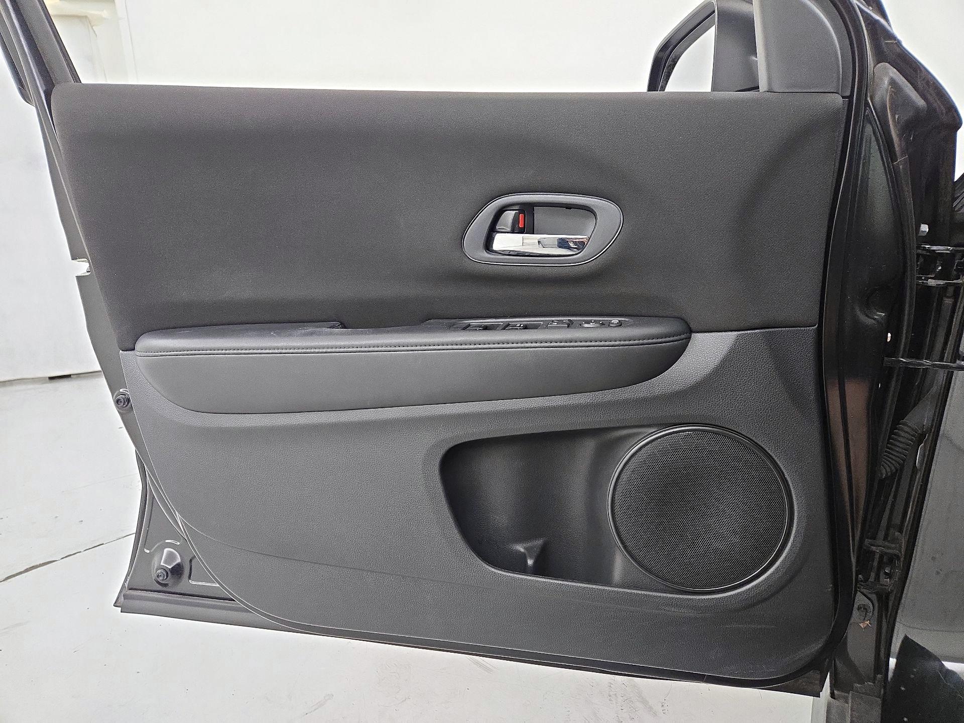 Thumbnail: 2016 Honda HR-V - 12