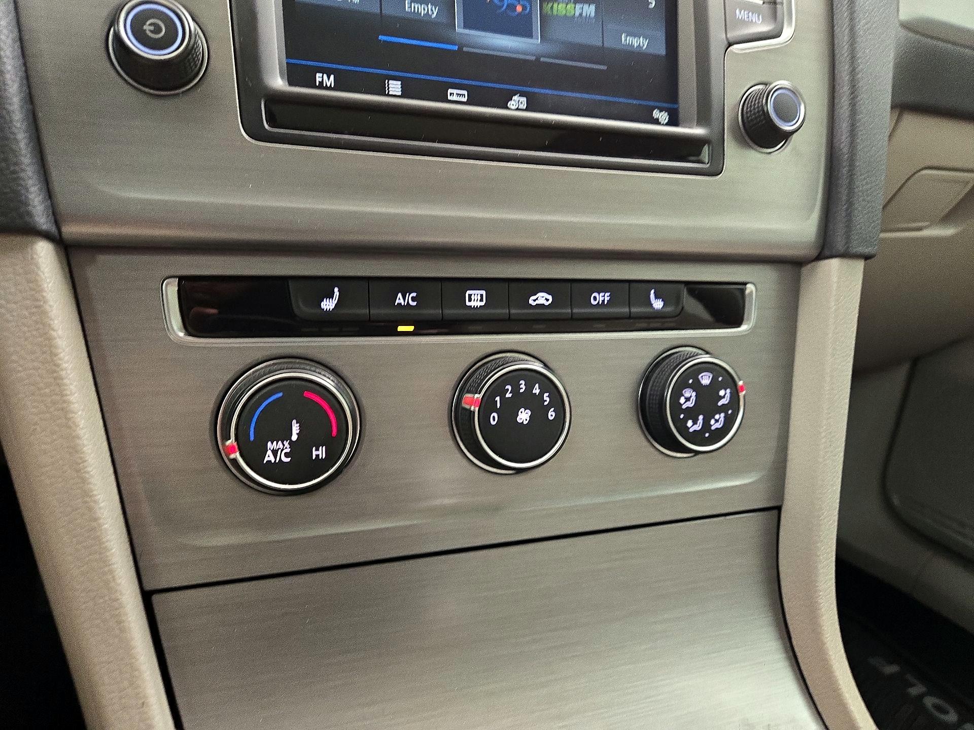 Thumbnail: 2017 Volkswagen Golf - 16