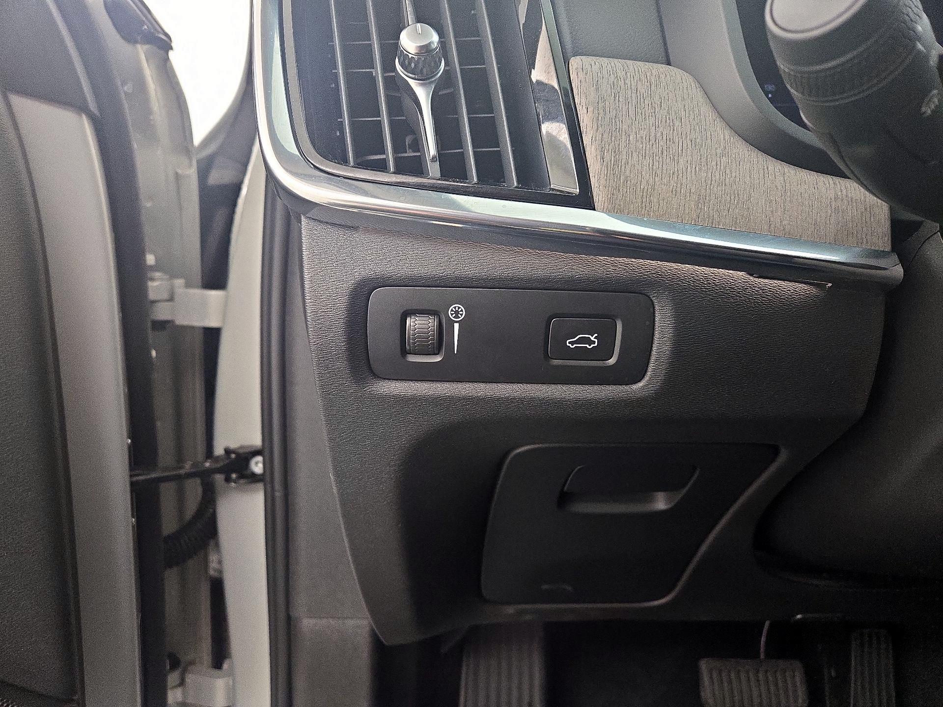 Thumbnail: 2022 Volvo S90 - 13