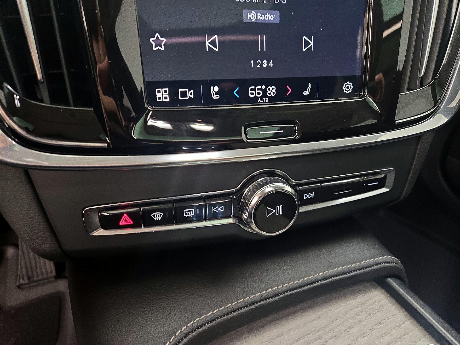 Thumbnail: 2022 Volvo S90 - 17