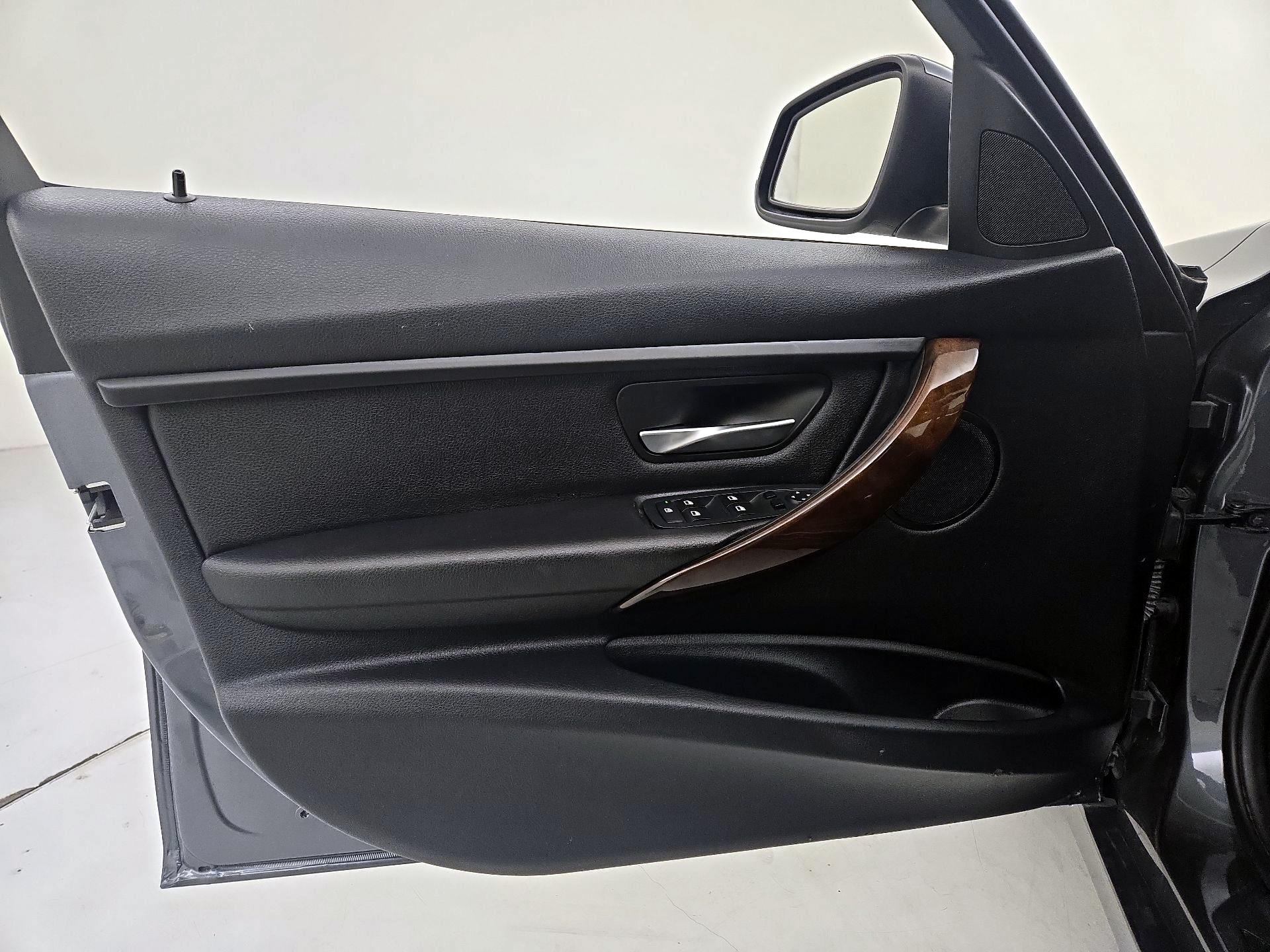 Thumbnail: 2015 BMW 3 Series - 12