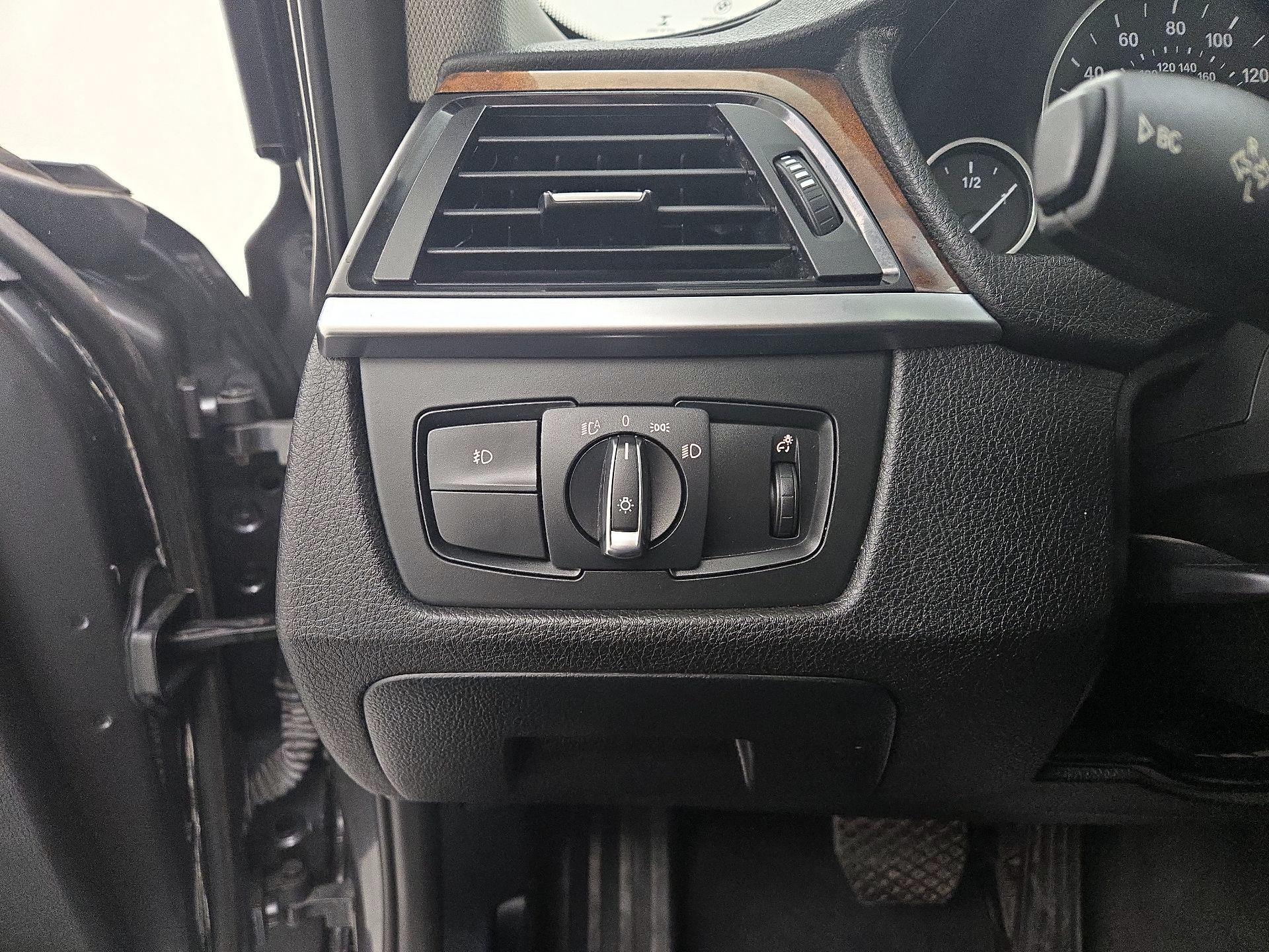 Thumbnail: 2015 BMW 3 Series - 13