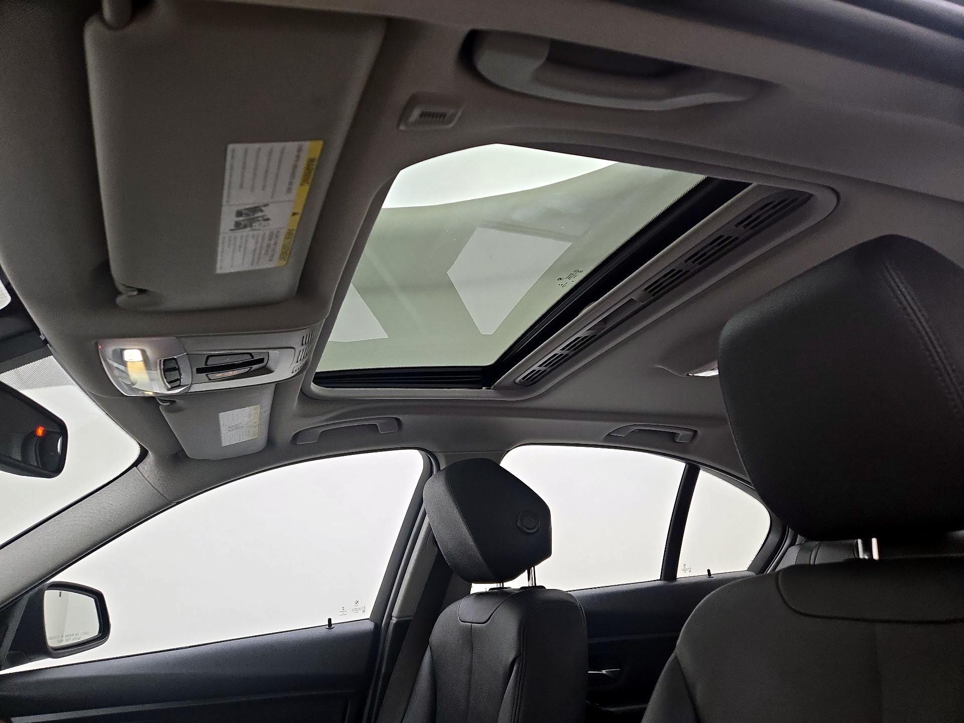 Thumbnail: 2015 BMW 3 Series - 20