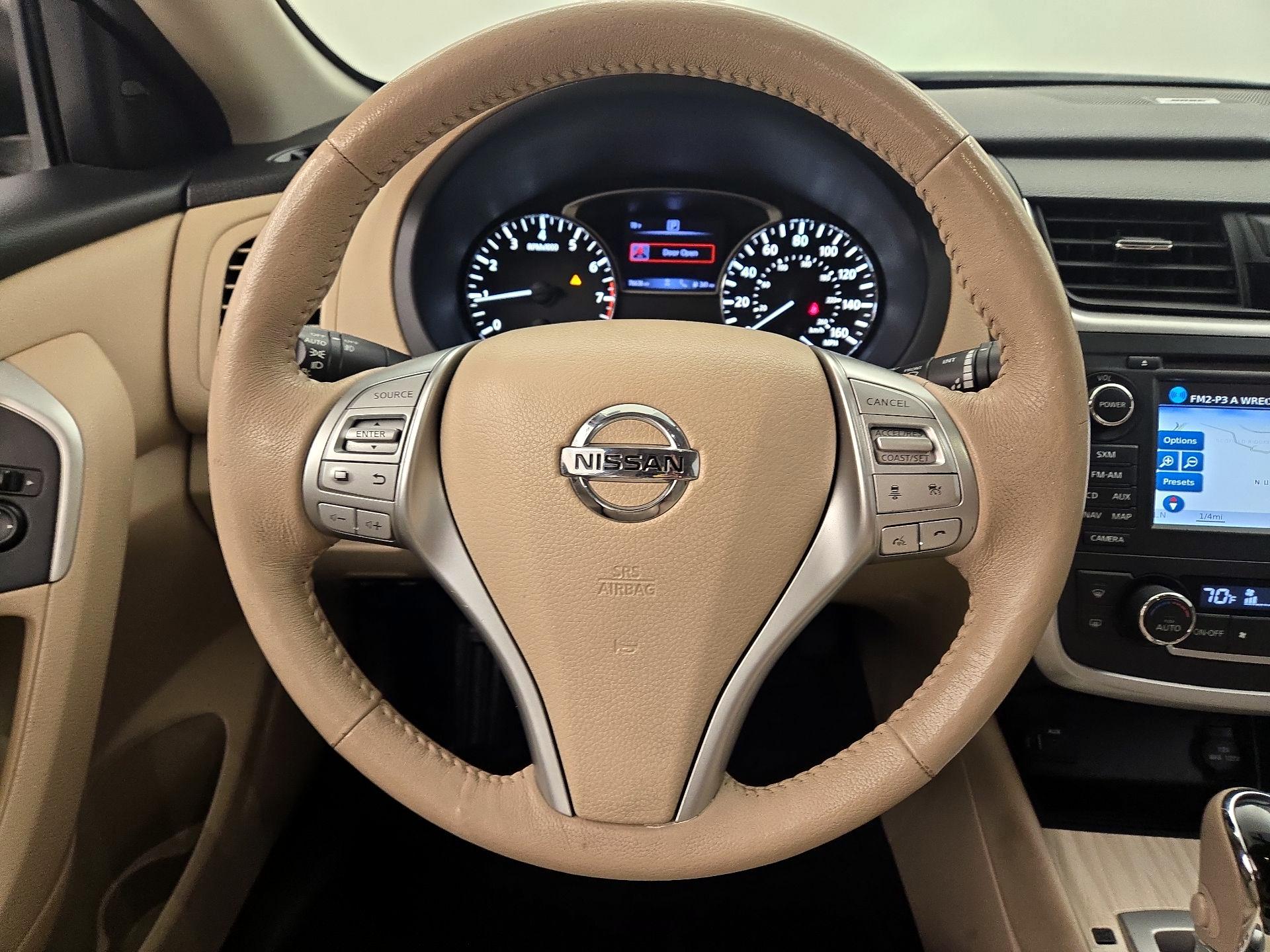 Thumbnail: 2016 Nissan Altima - 10