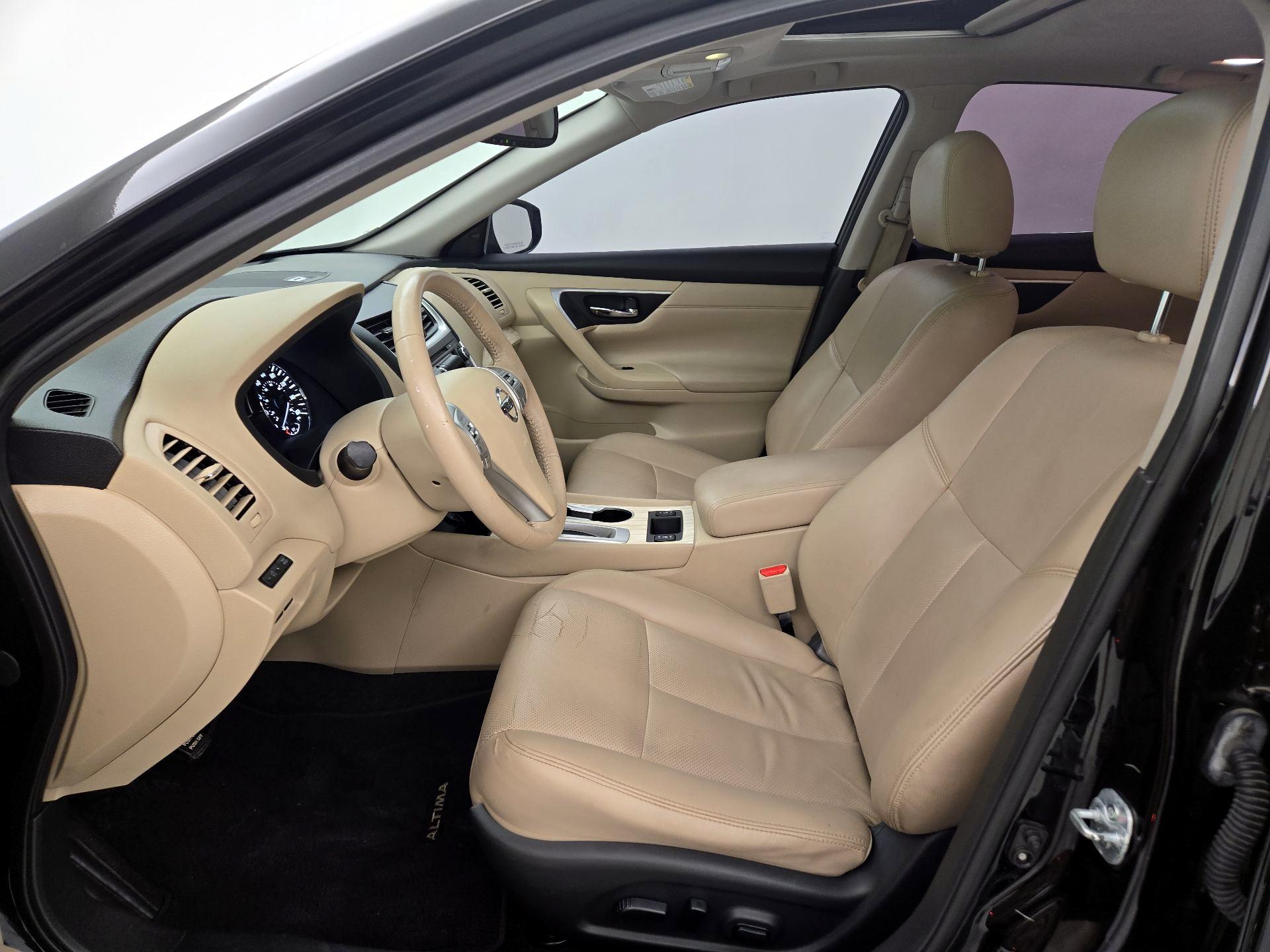 Thumbnail: 2016 Nissan Altima - 11