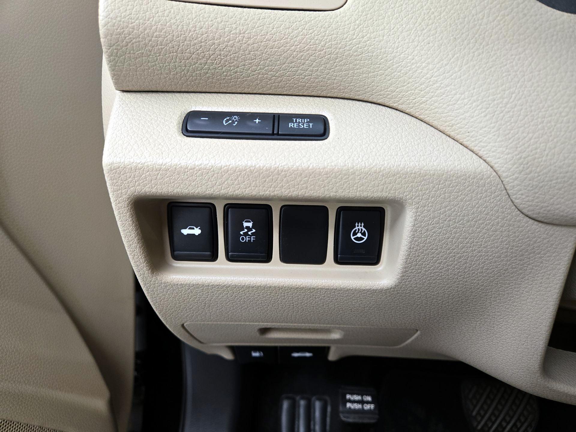 Thumbnail: 2016 Nissan Altima - 13