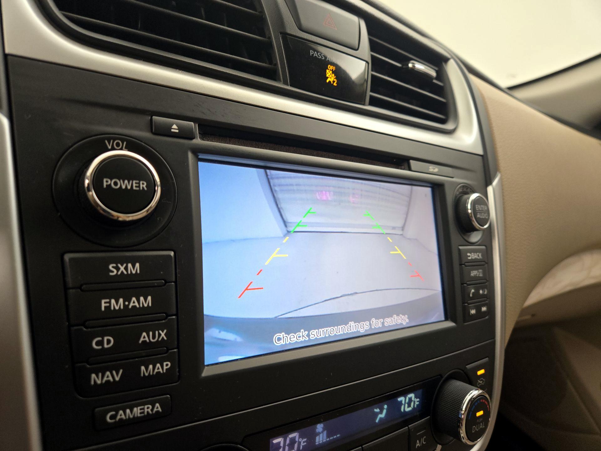 Thumbnail: 2016 Nissan Altima - 15